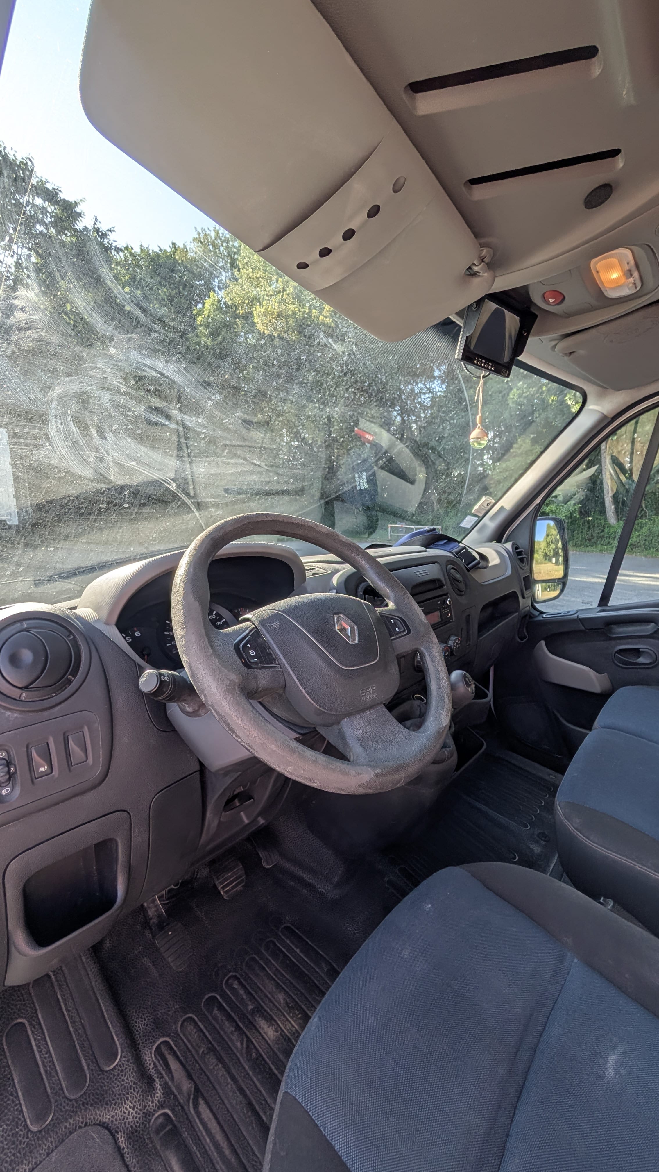 Renault Master 2.3 13m3 clim et tout équipé avec Audio Bluetooth