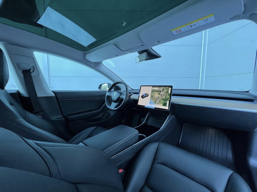 Tesla Model 3 med GPS