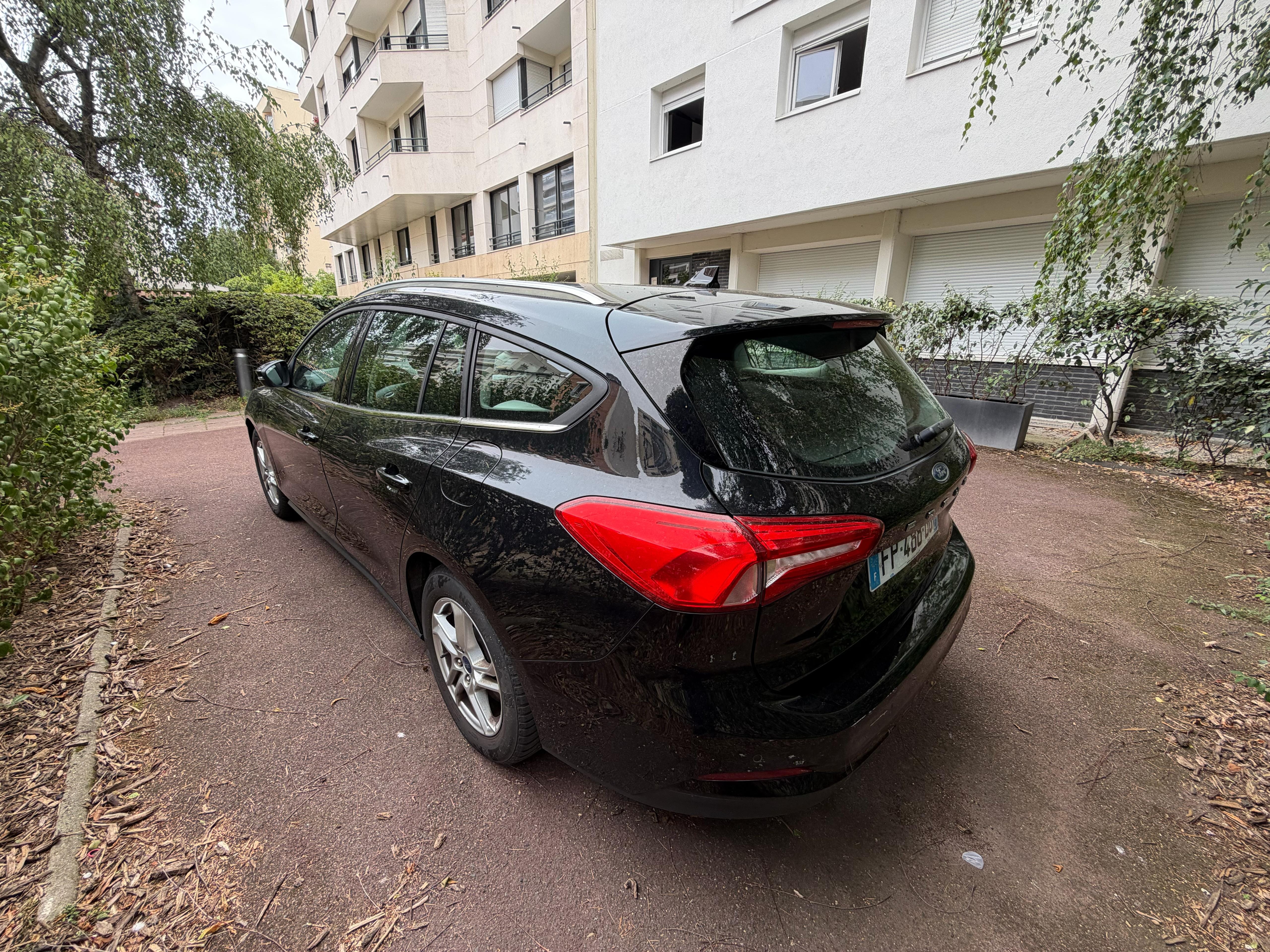 Ford Focus SW Business  – spacieuse & économique – idéale week-end & déplacement professionnel avec GPS