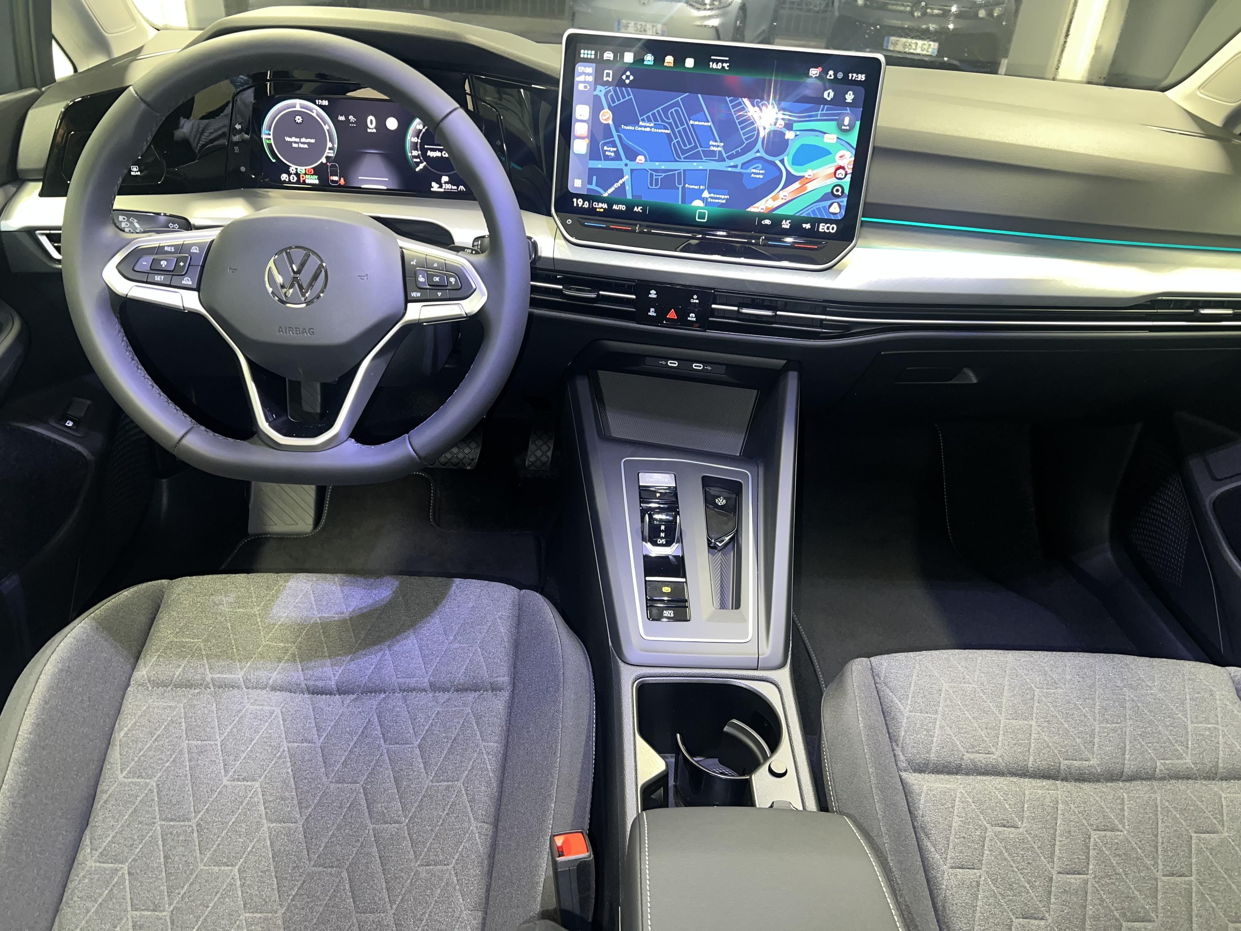 Volkswagen Golf avec GPS
