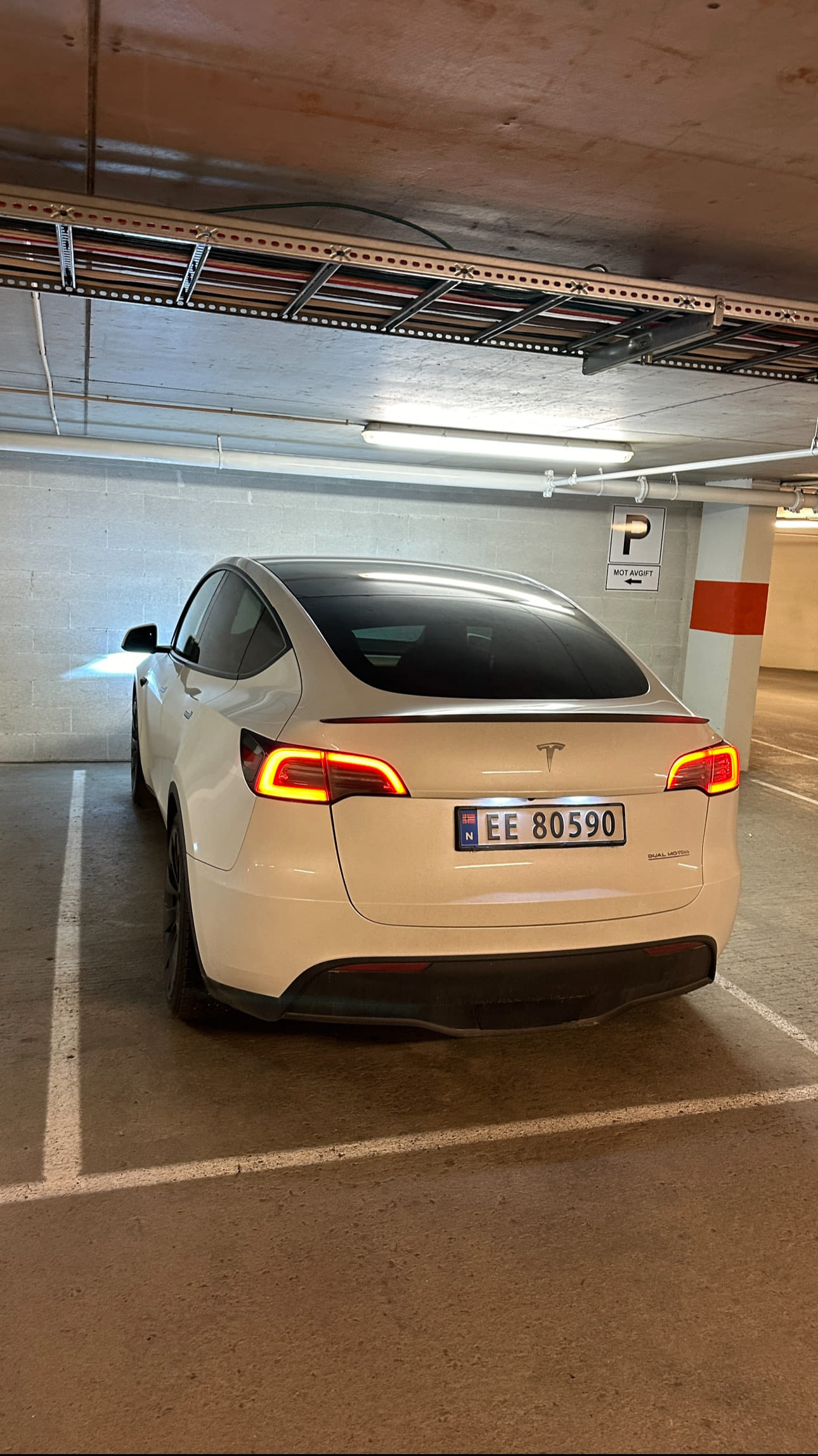 Tesla Model Y Performance med GPS