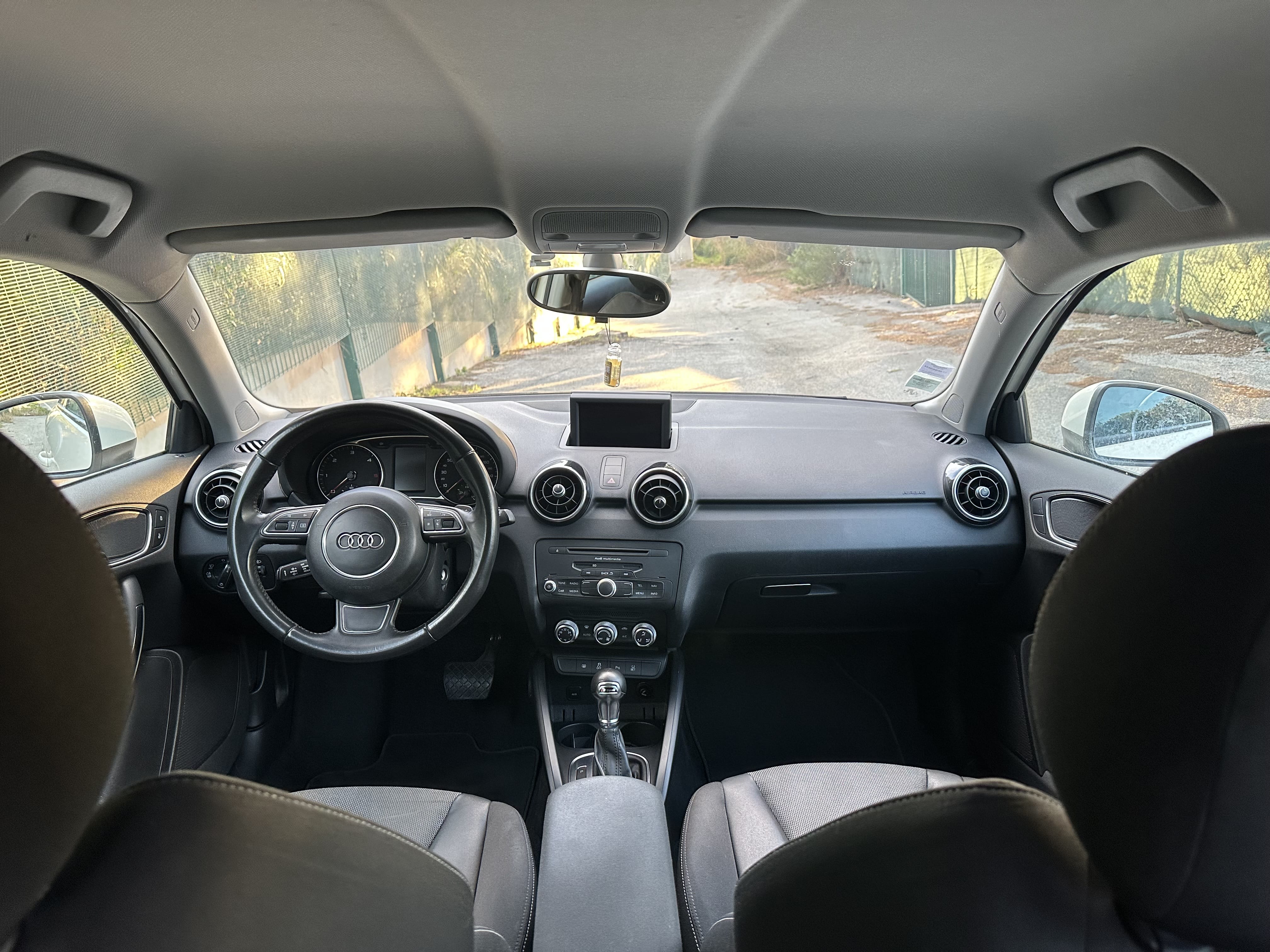 Audi A1 1.6 TDI 90 cv avec Audio Bluetooth