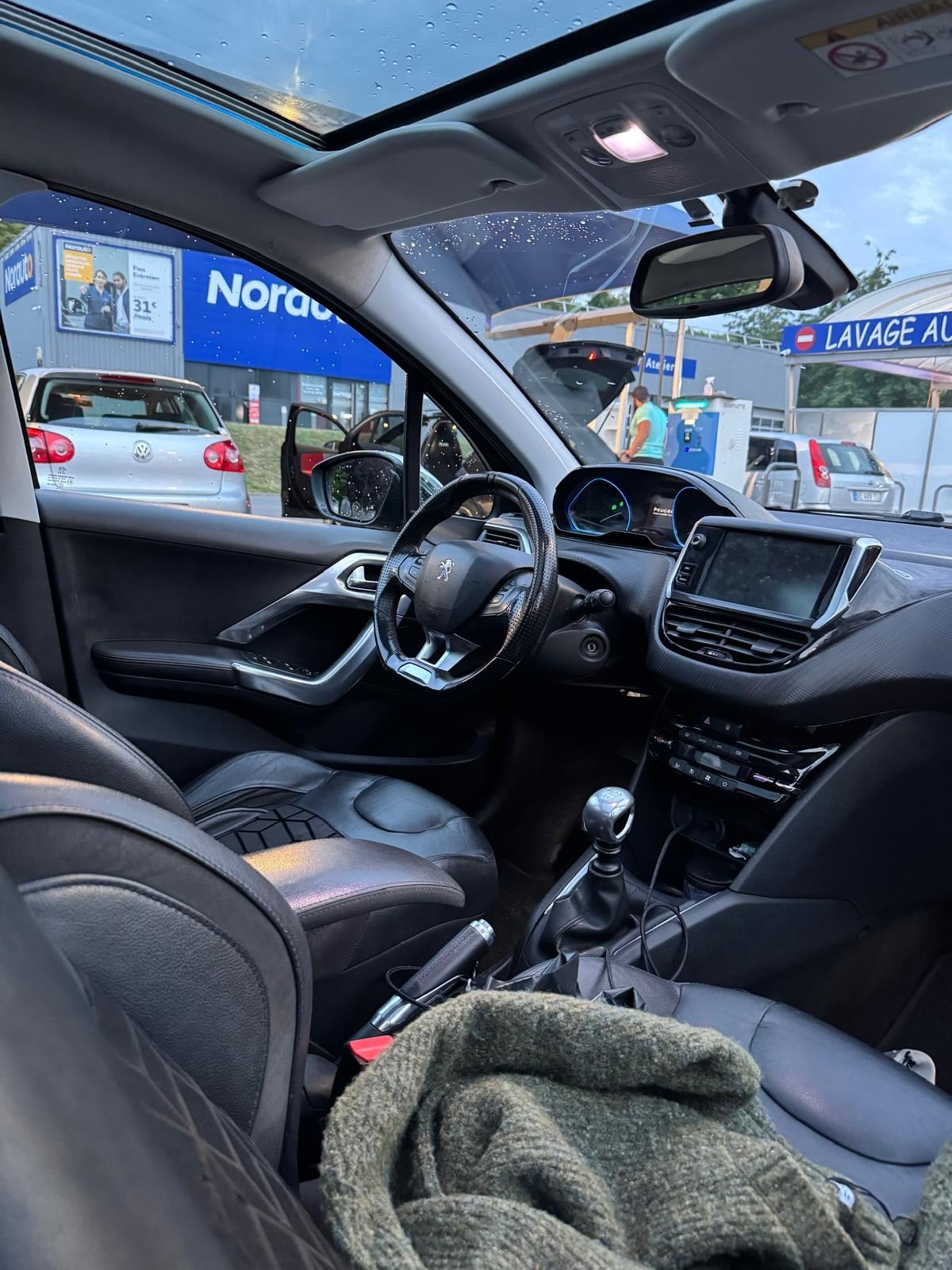 Peugeot 208 avec Climatisation
