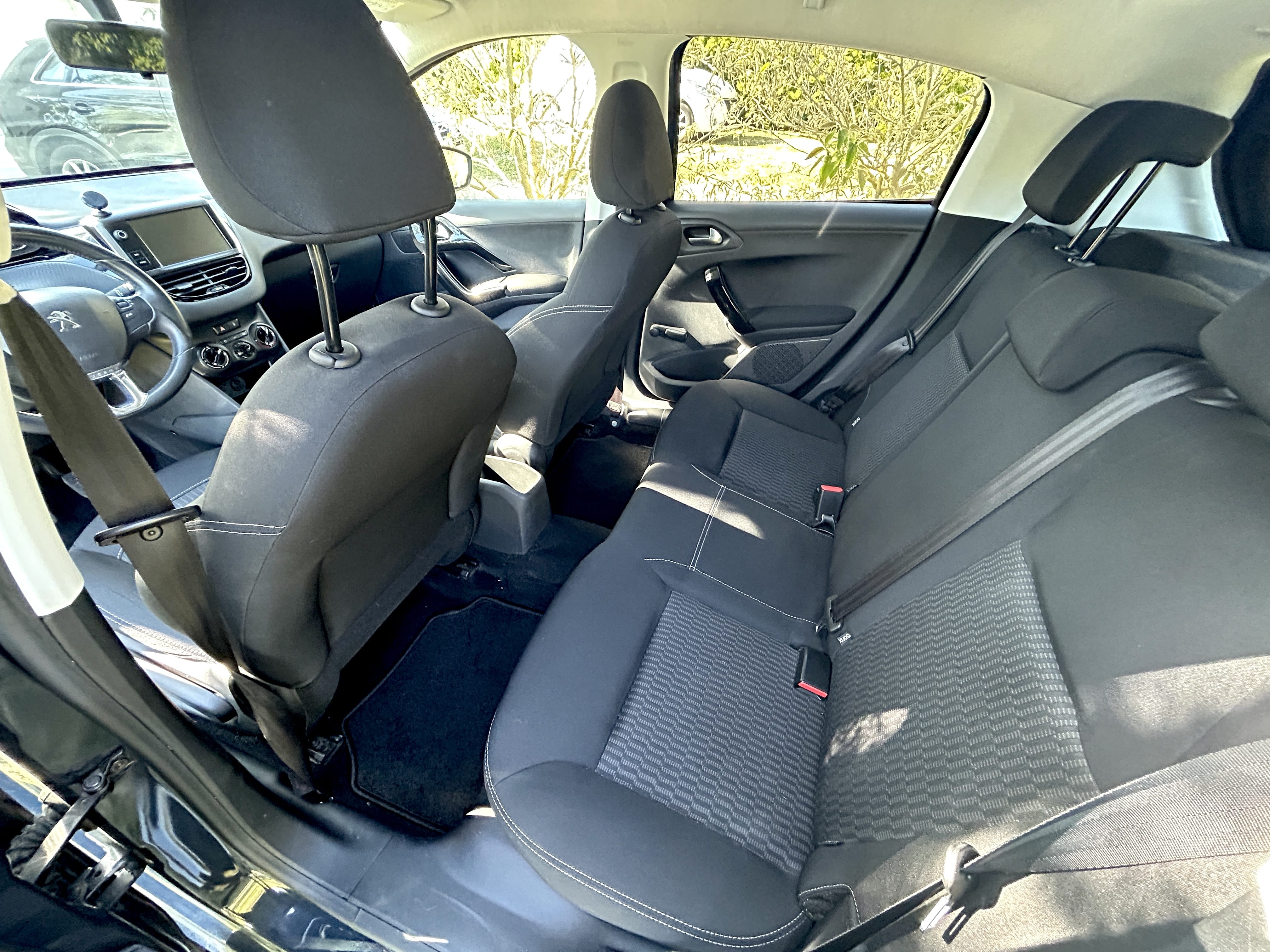 Peugeot 208 avec Siège bébé