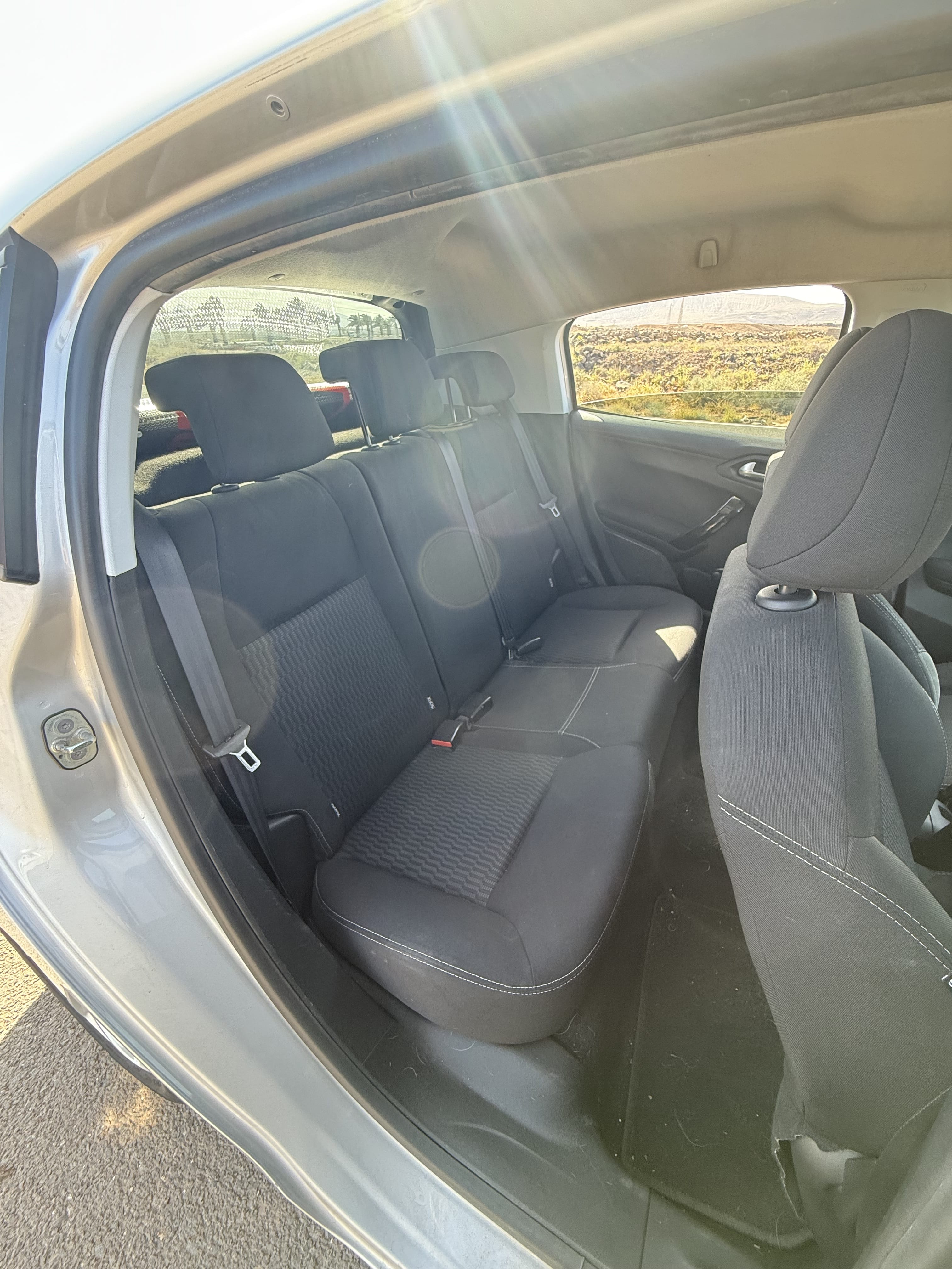 Peugeot 208 Style con Silla infantil