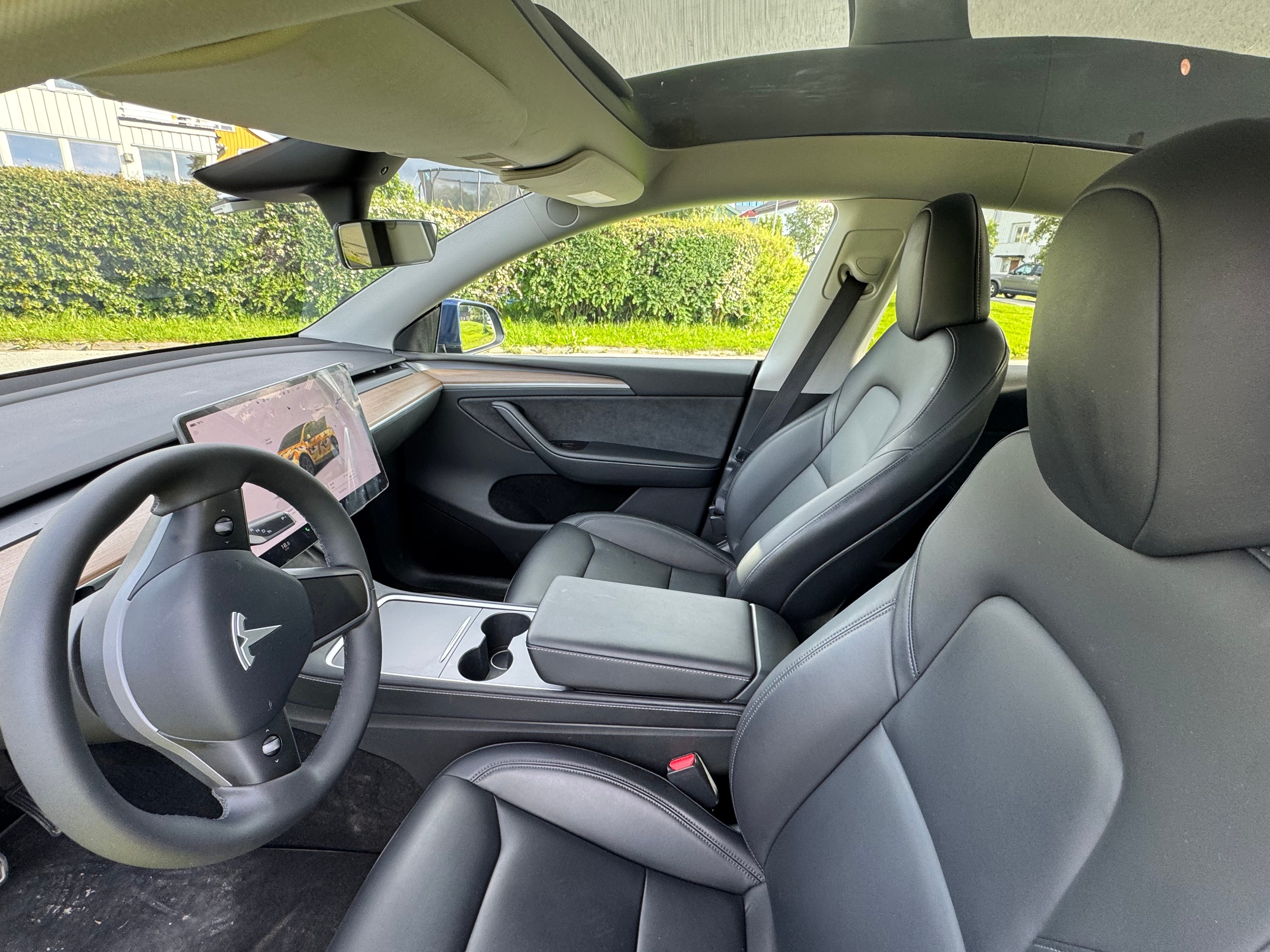 Tesla Model Y Long Range with GPS