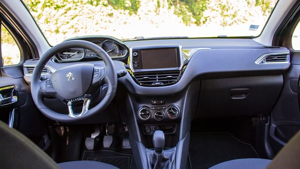 Peugeot 208 SIGNATURE - Proche Gare avec GPS
