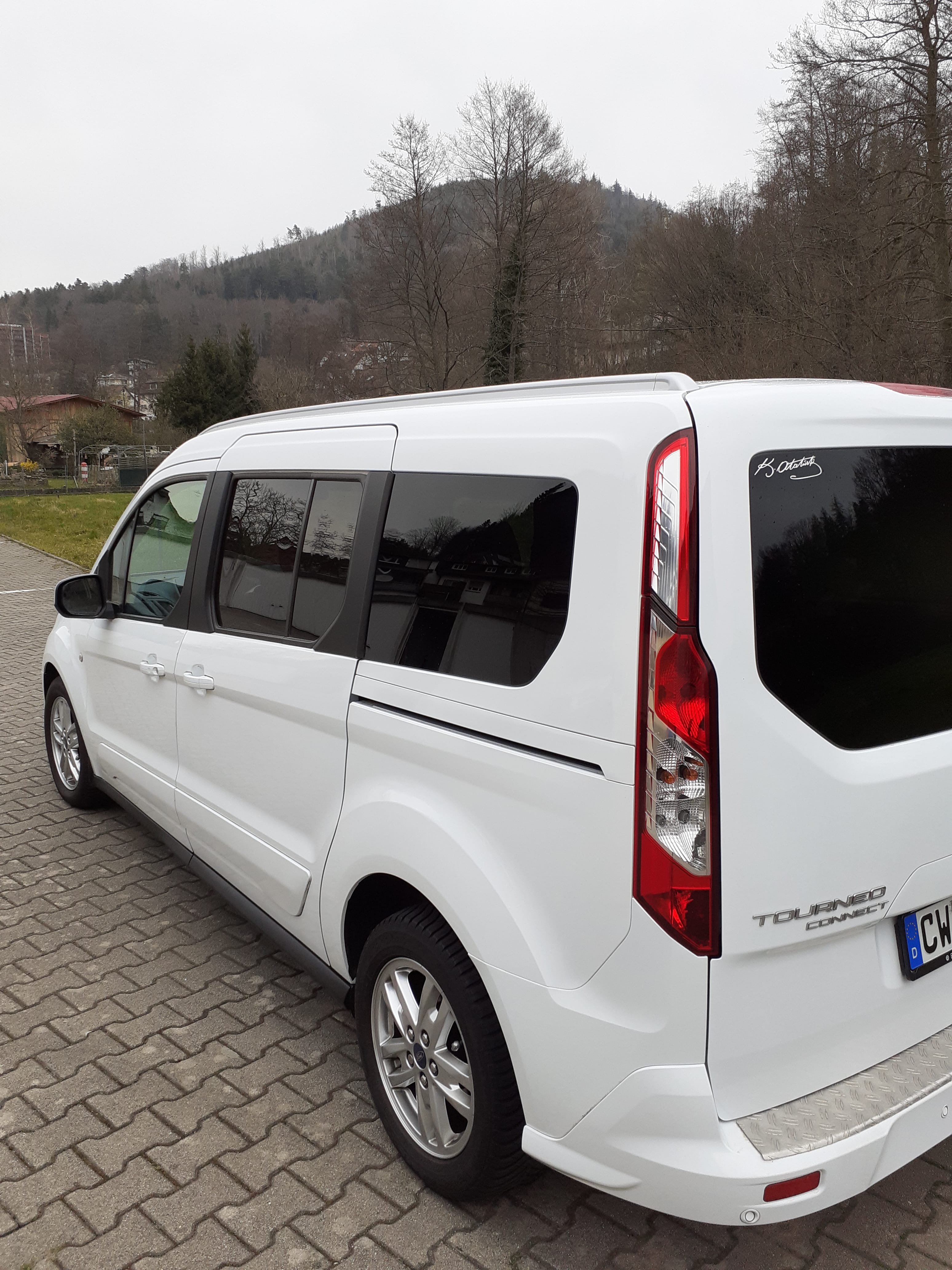 Ford Tourneo Connect 1,5 TDI EcoBlue  88KW/120PS mit Navigationsgerät
