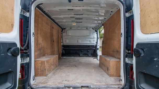 Renault Trafic Louez un utilitaire Gare ST Jean Idéal pour déménagements et transports professionnels