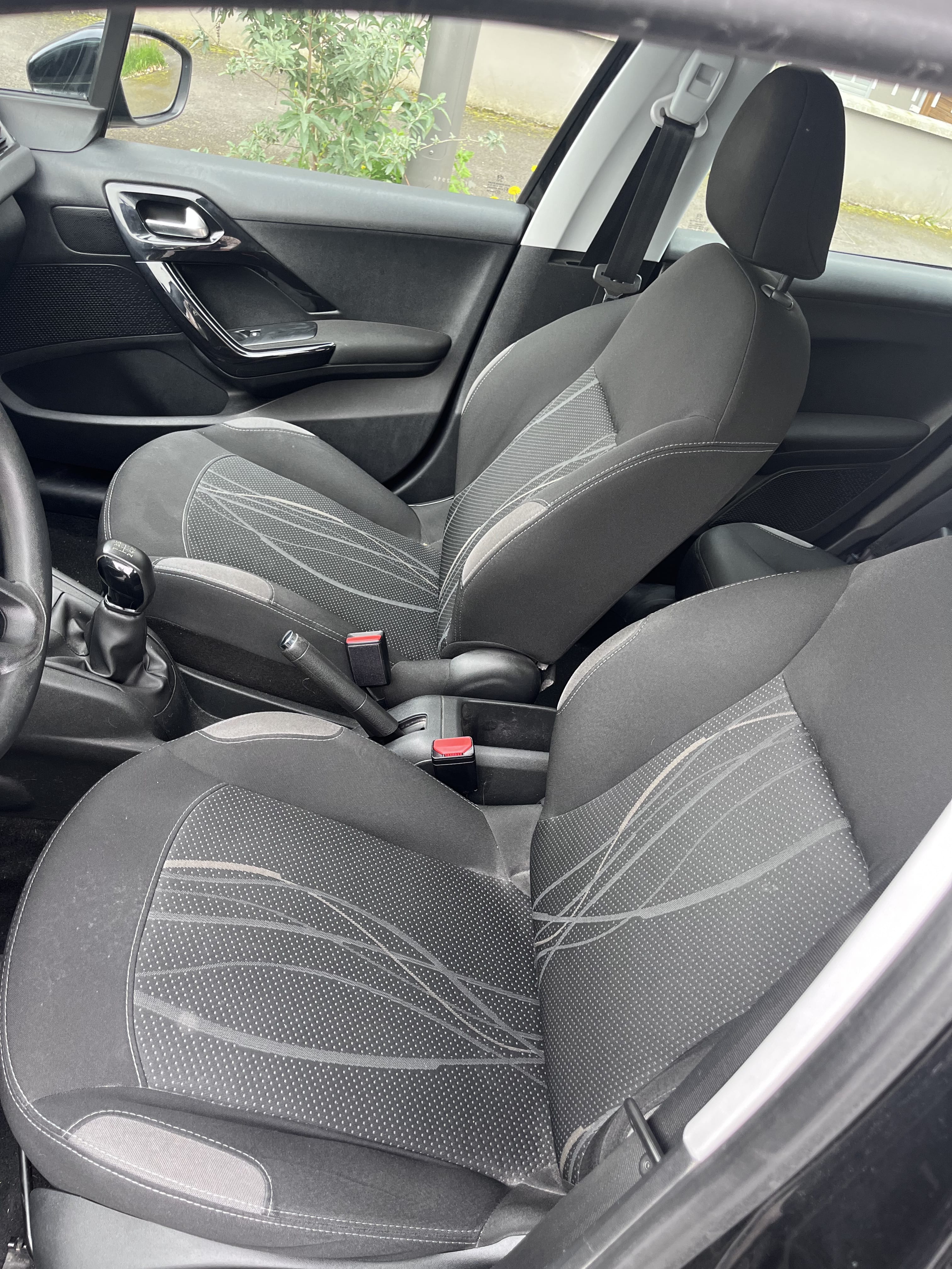 Peugeot 208 avec Entrée audio / iPod