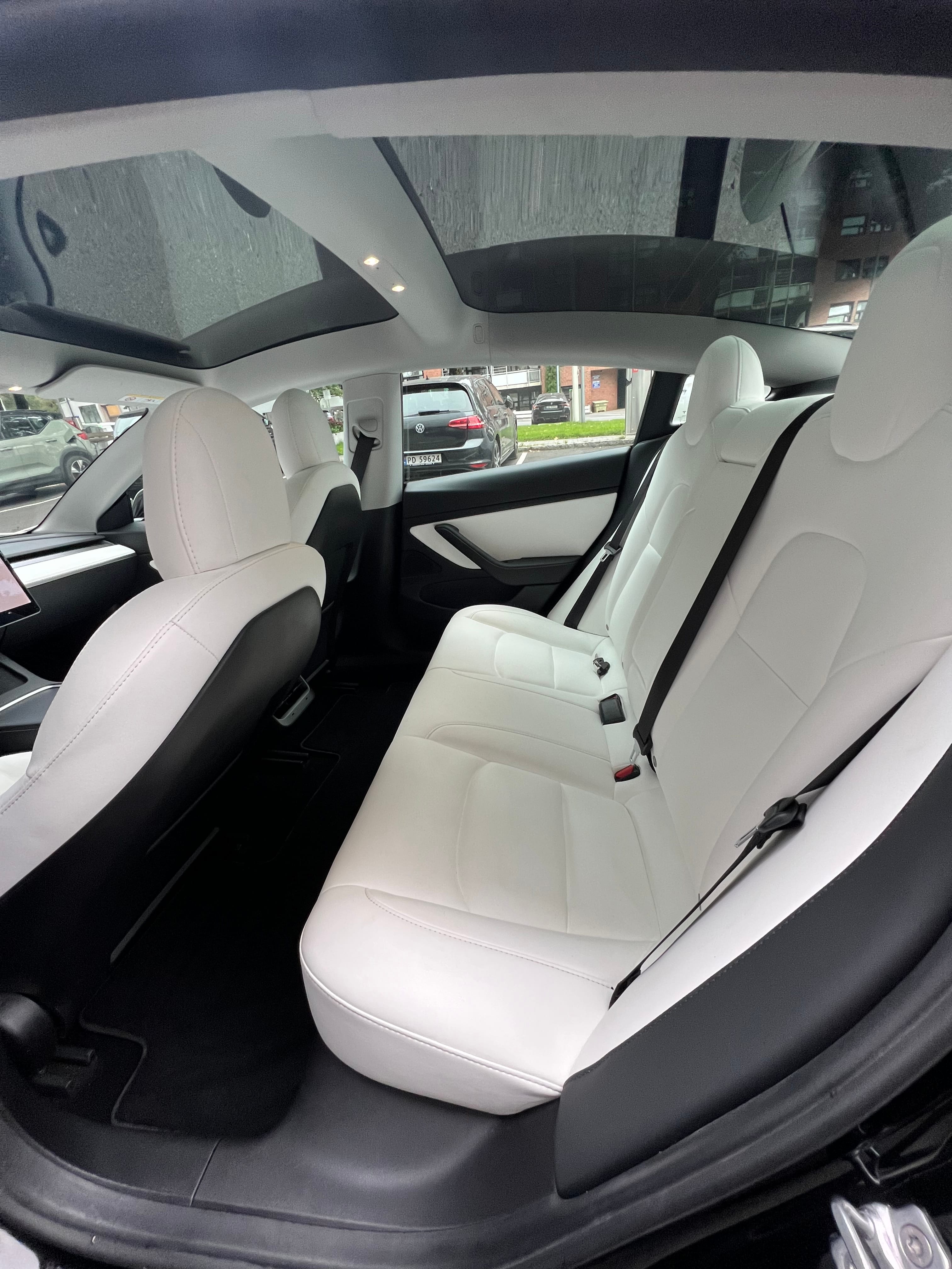 Tesla Model 3 Long Range mit Dashcam
