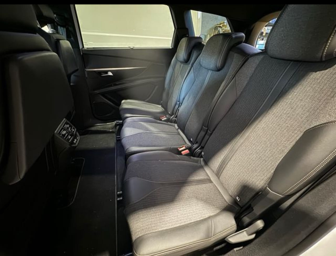 Peugeot 5008 with Android Auto
