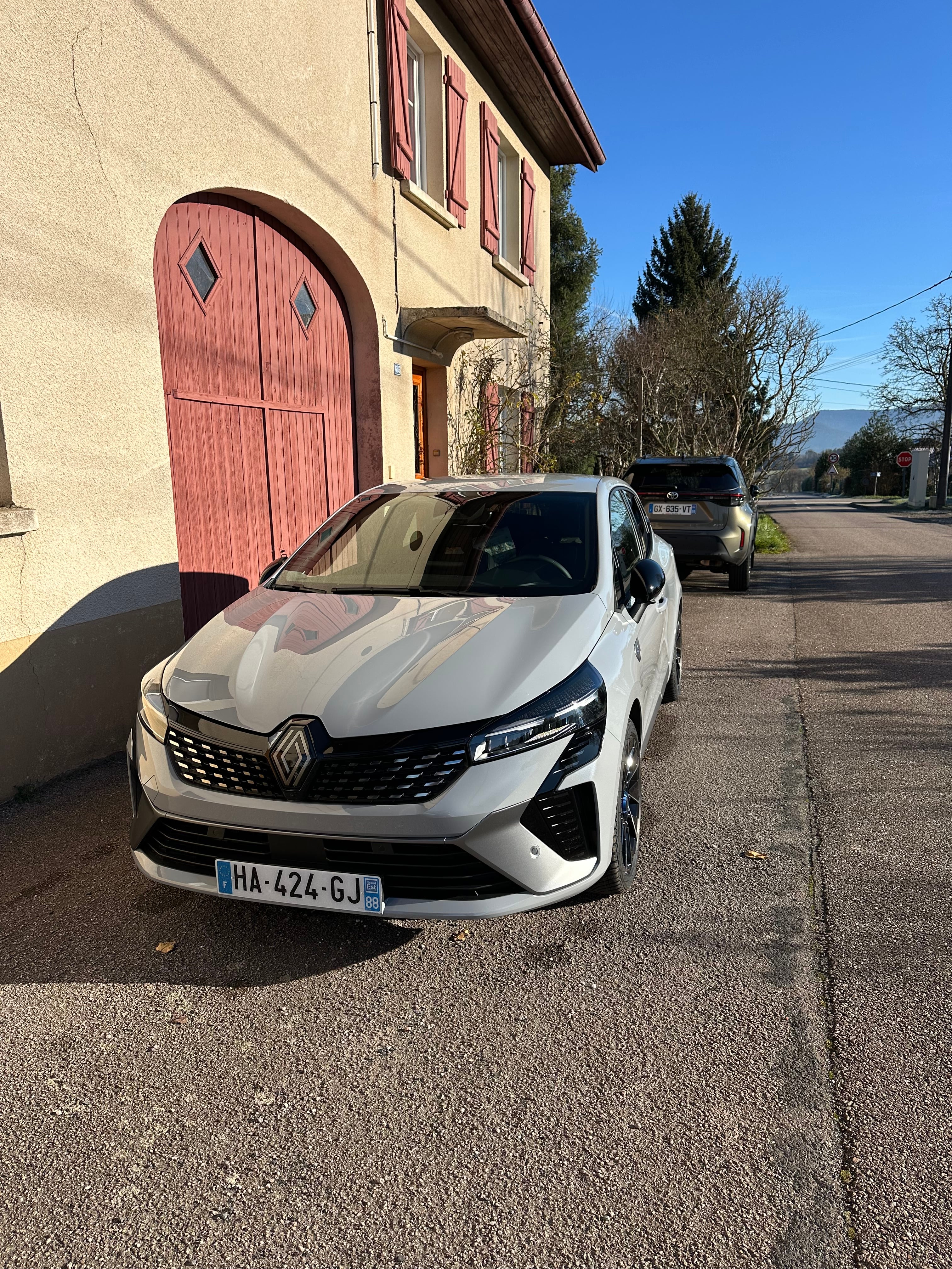 Renault Clio E-tech, 2024, Essence 95 / Électrique (hybride), automatique
