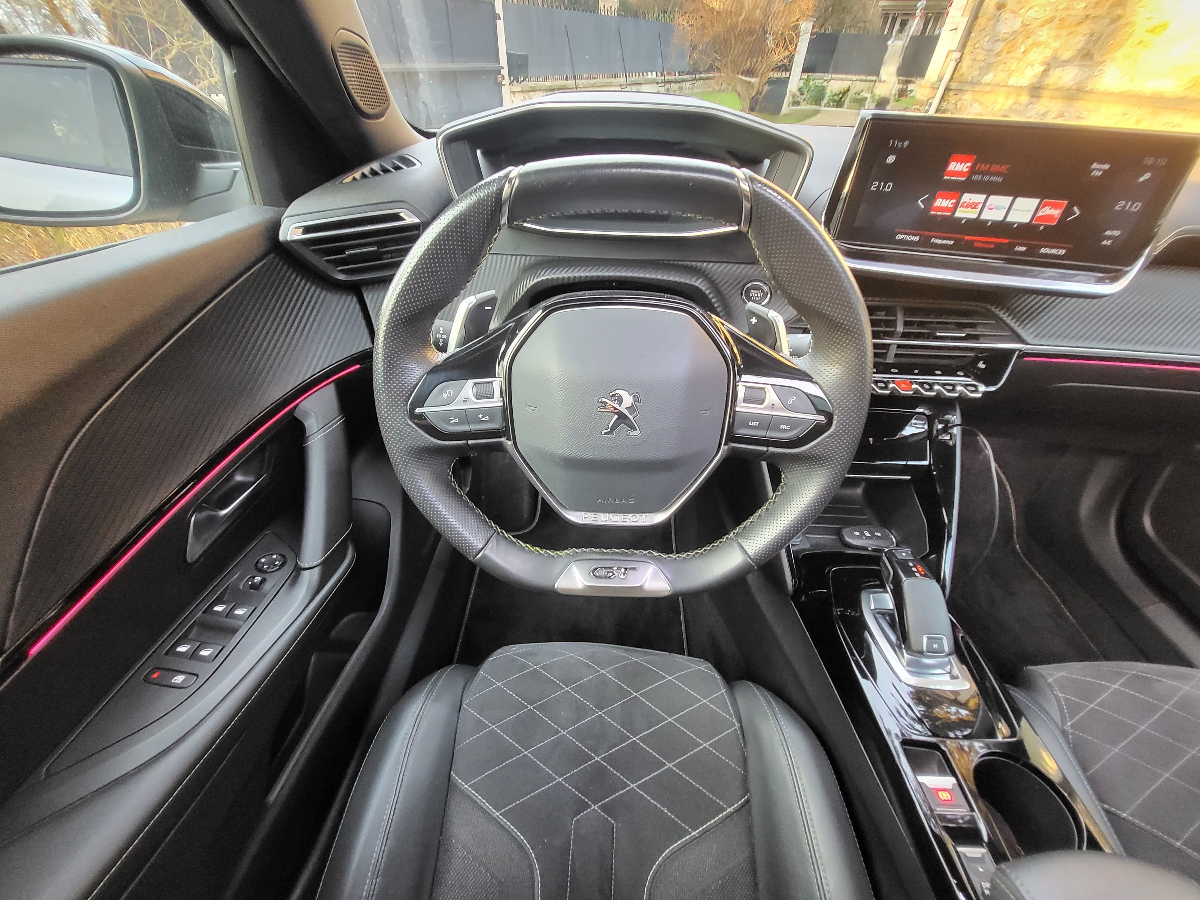 Peugeot 2008 *LIVRAISON* GT Line Toit ouvrant + Sièges chauf + Android Apple Carplay avec Android Auto