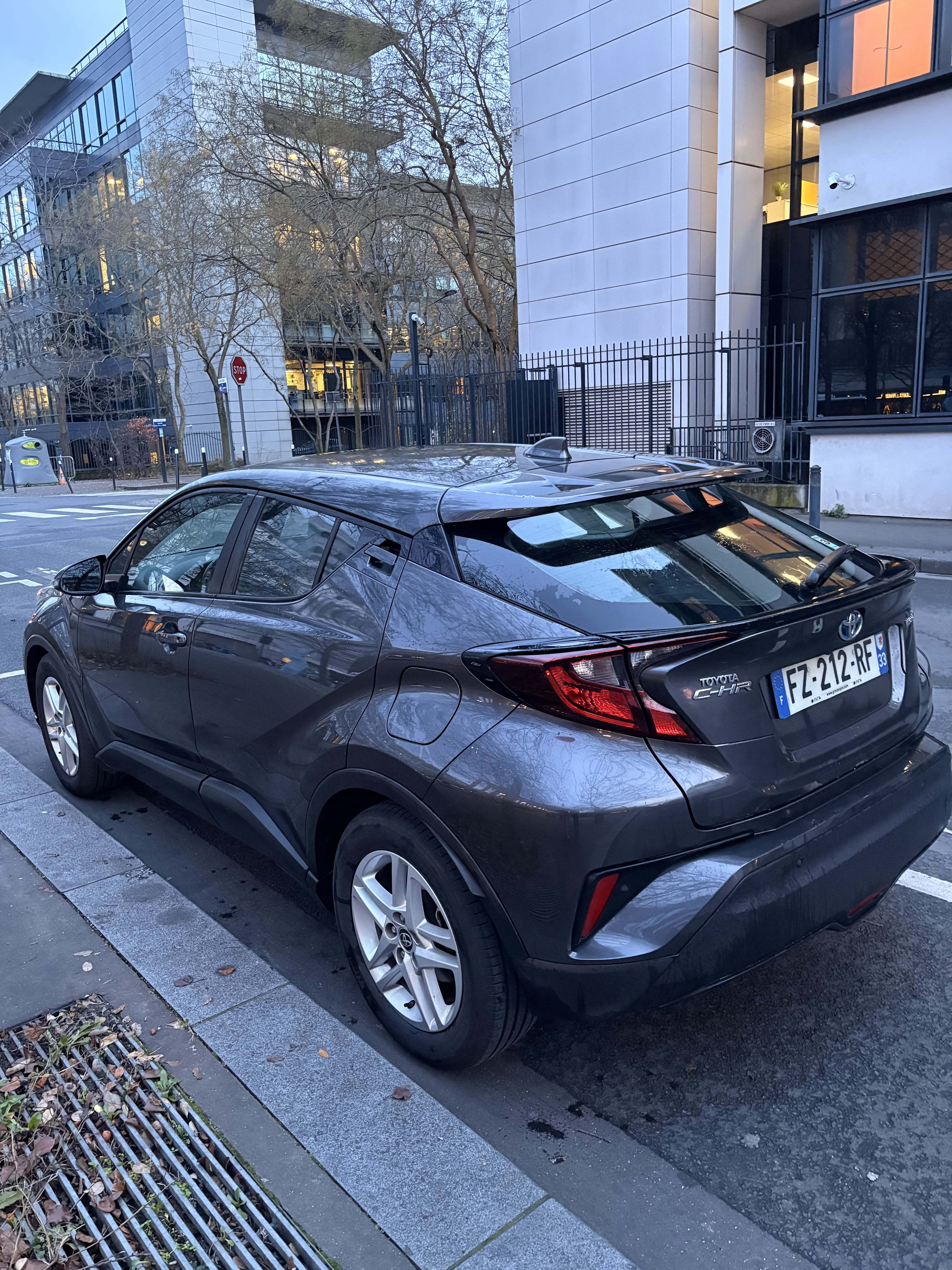Toyota C-HR Hybrid avec GPS