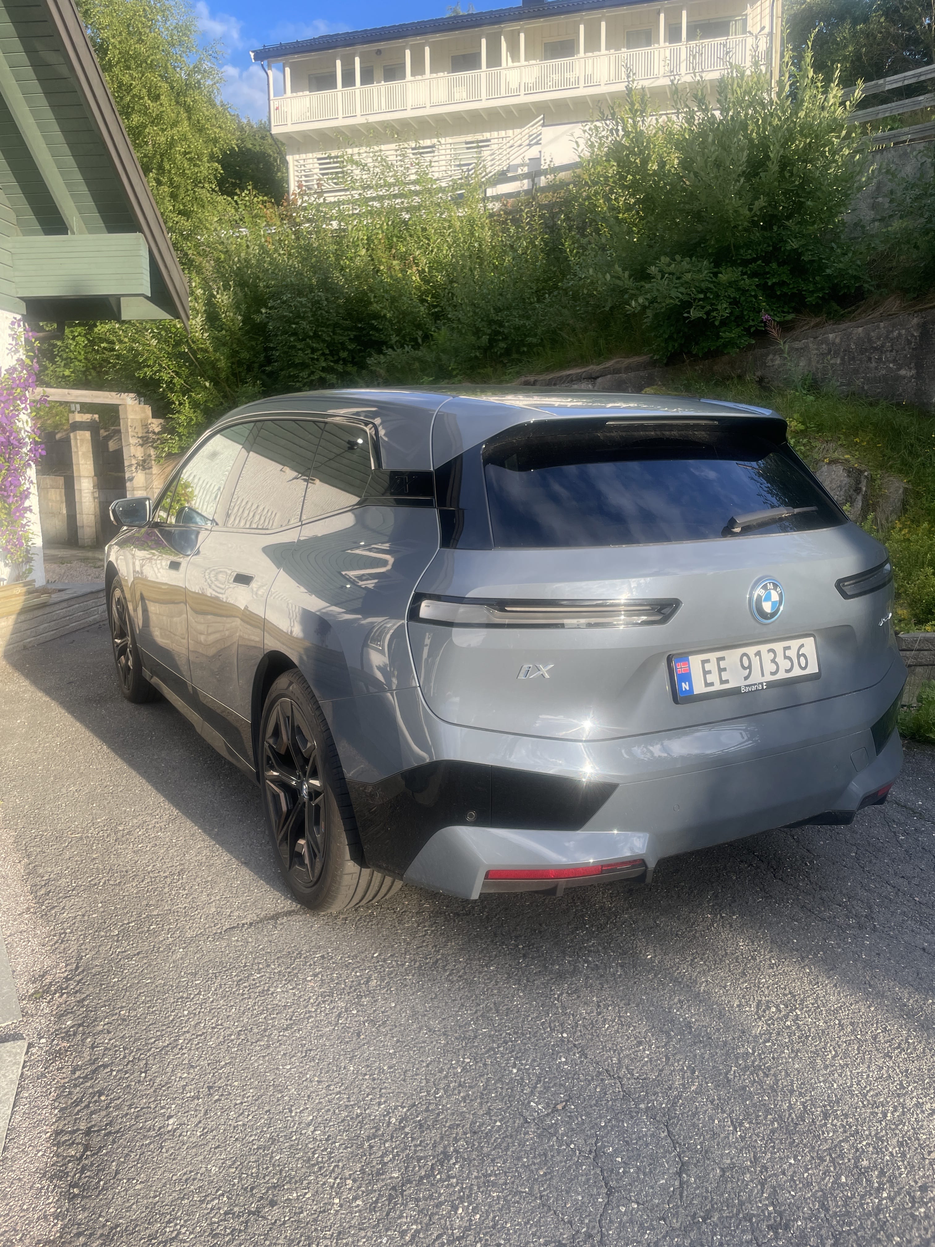 BMW iX xDrive40 mit Navigationsgerät