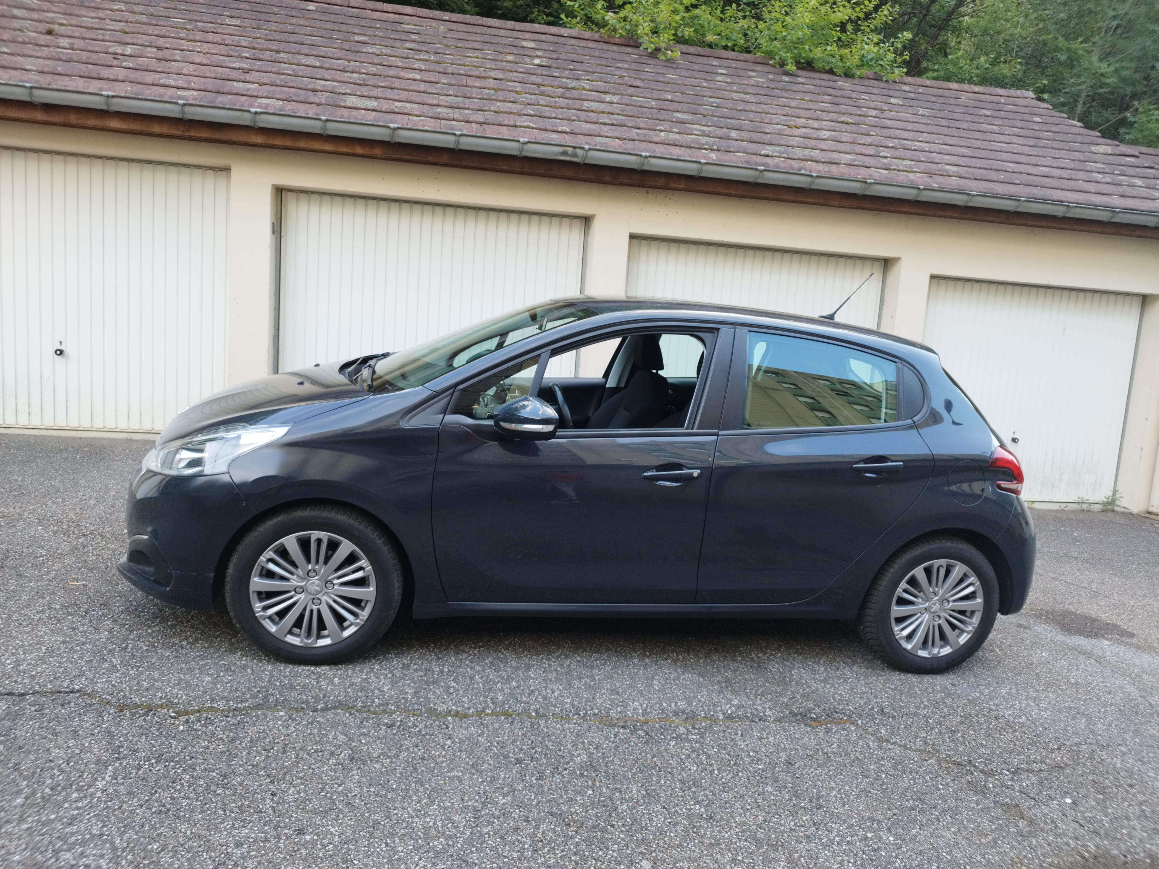 Peugeot 208 1.5 HDi avec Climatisation