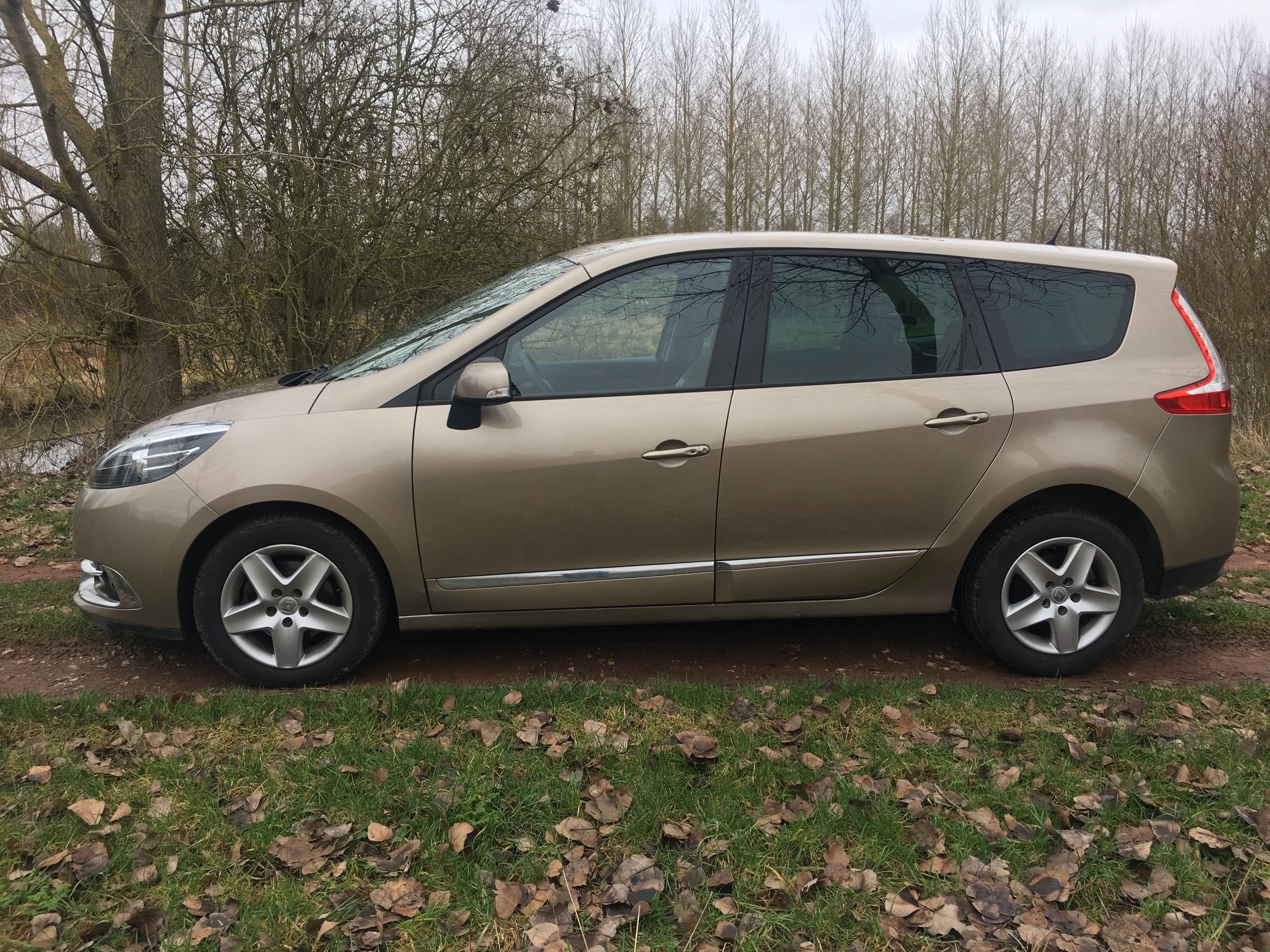 Renault Grand Scenic 7 places diesel beige avec Climatisation