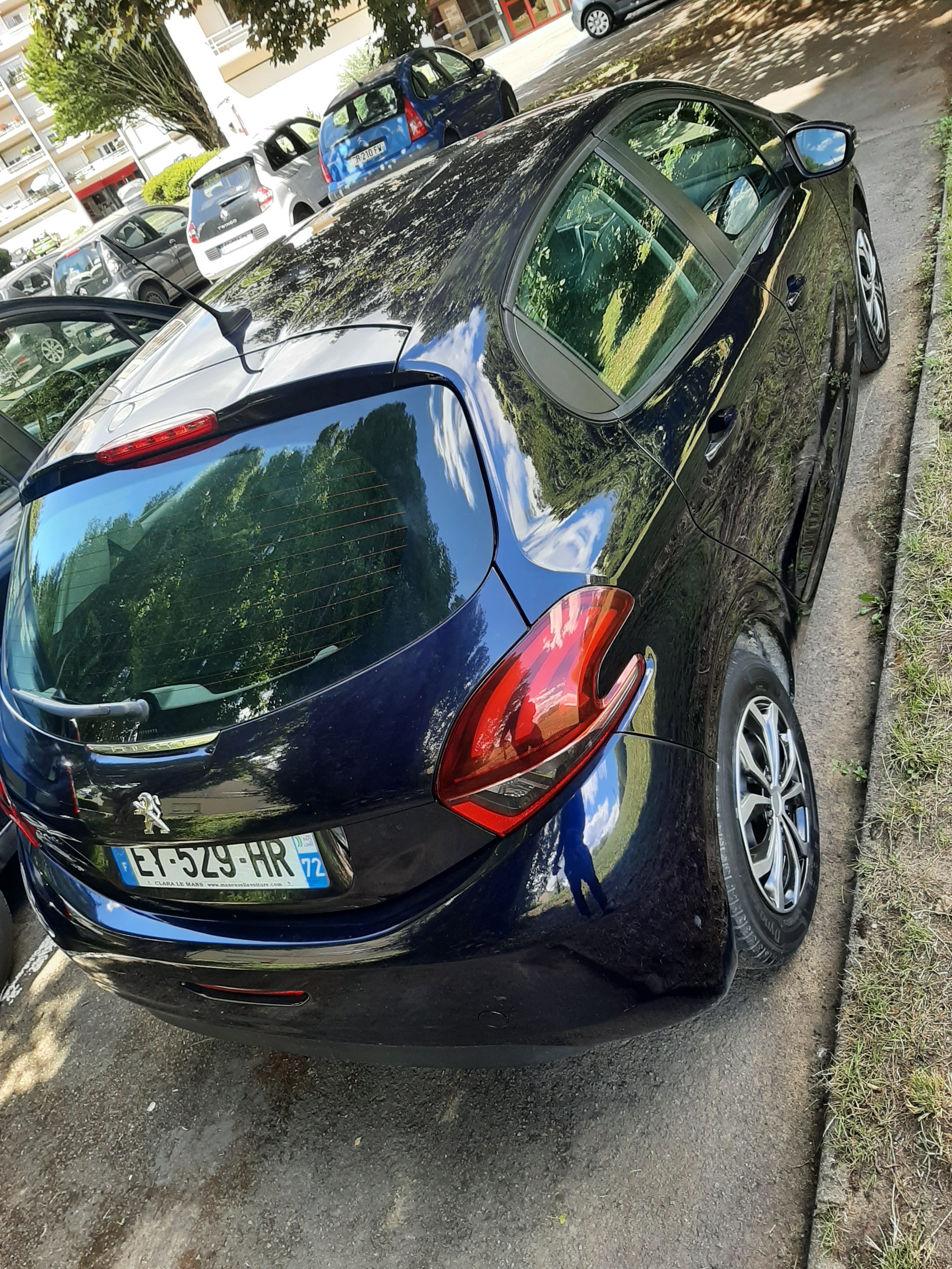 Peugeot 208 avec GPS