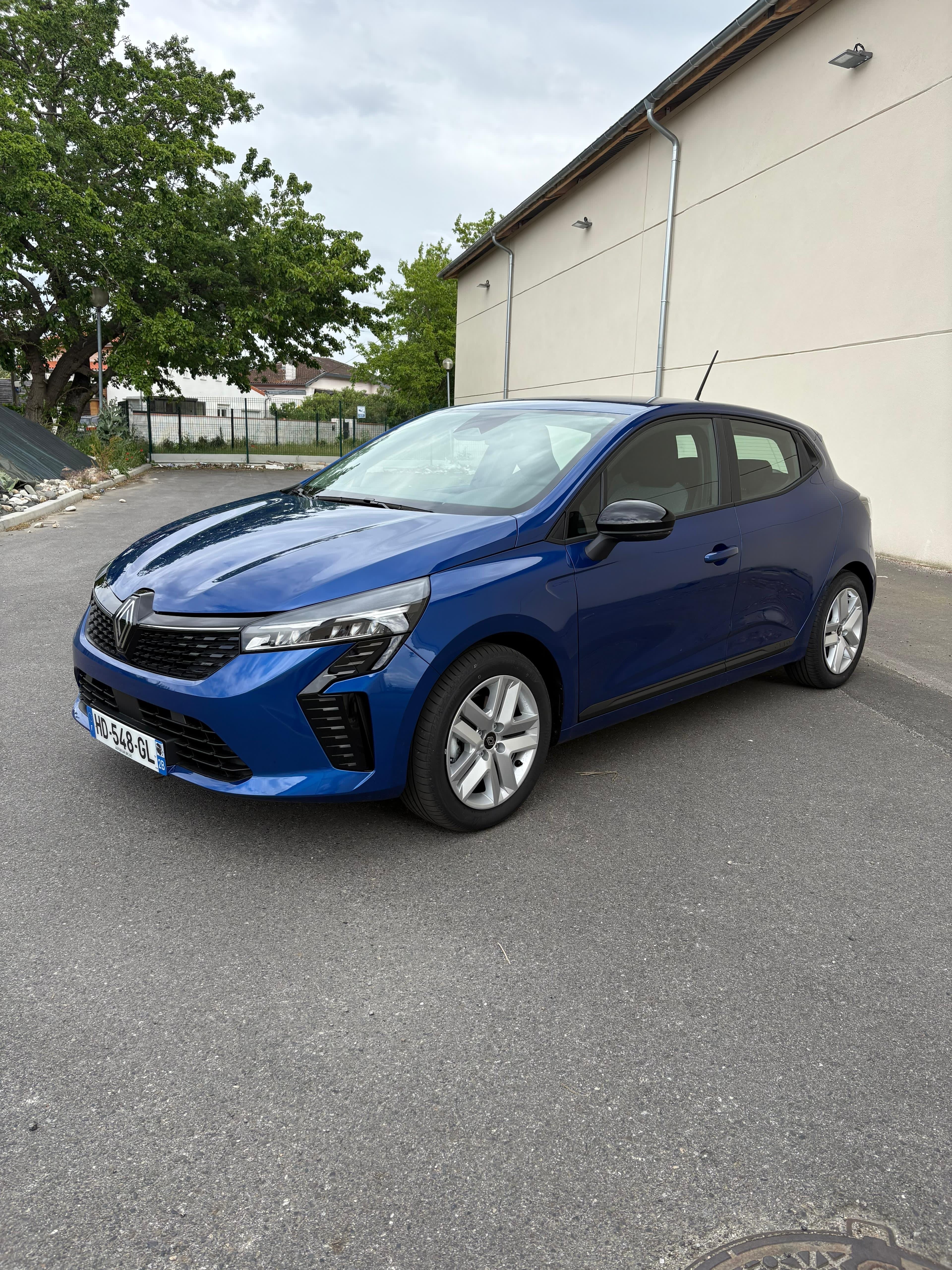 Renault Clio E-tech, 2025, Essence 98 / Électrique (hybride), automatique