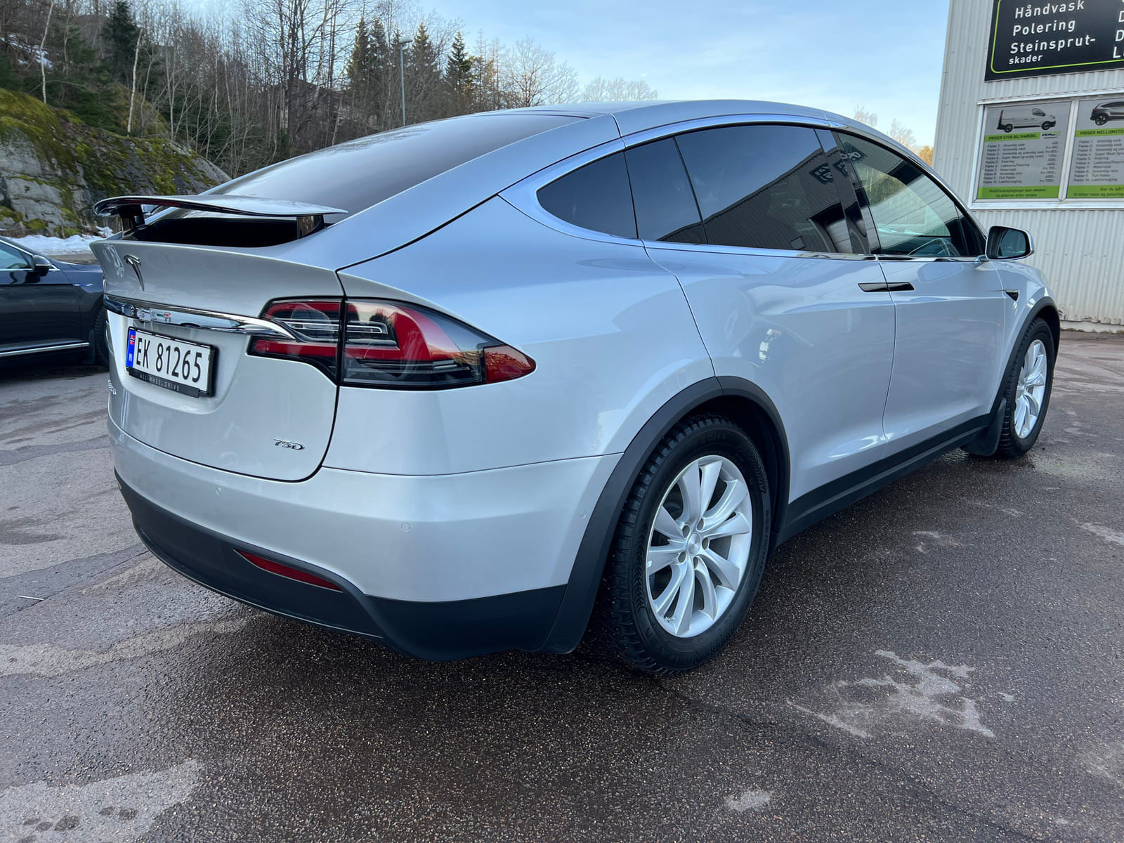 Tesla Model X med GPS