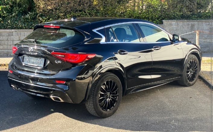 Infiniti Q30 avec GPS