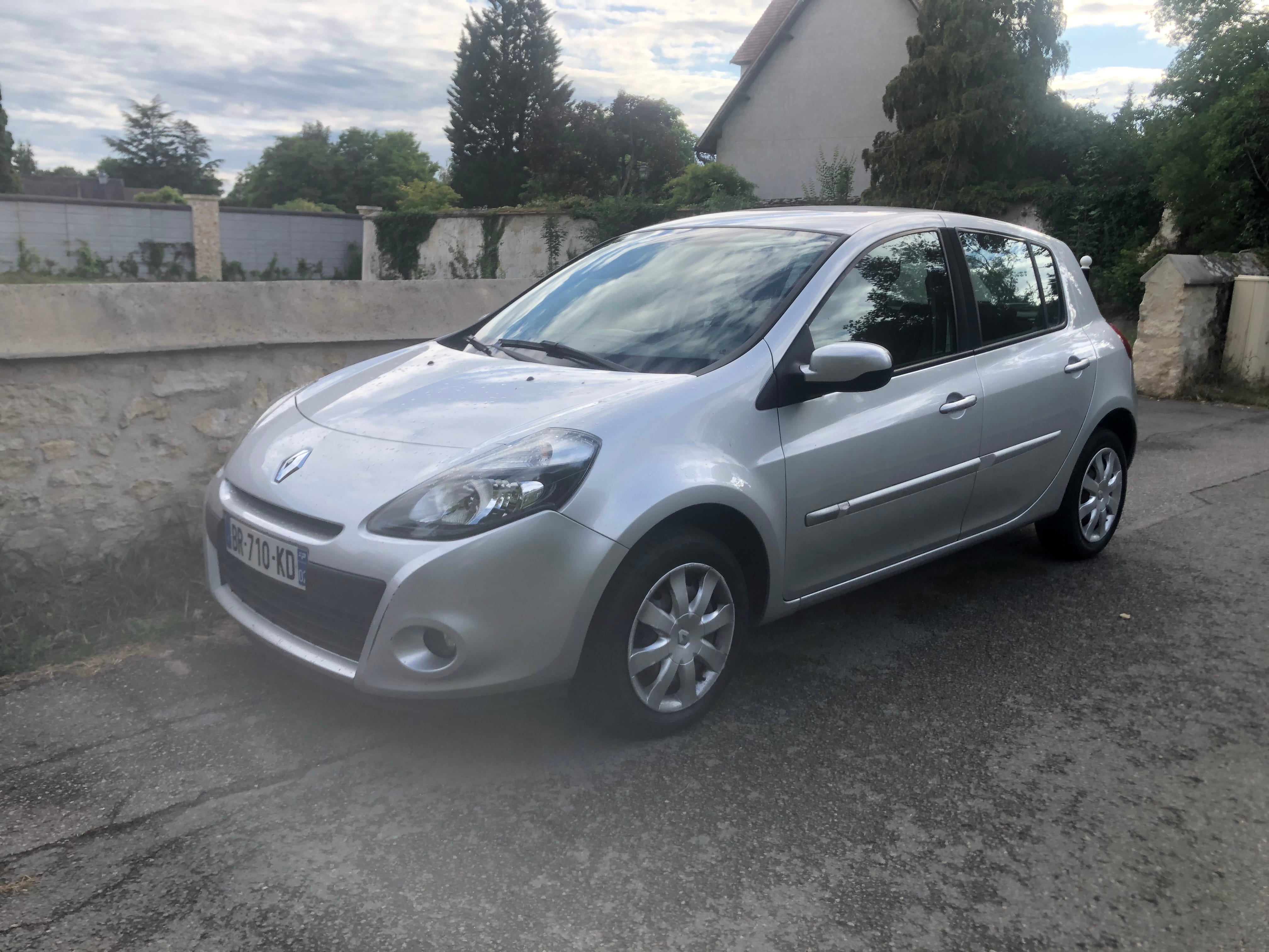 Renault Clio 1.2, 2011, Essence 98