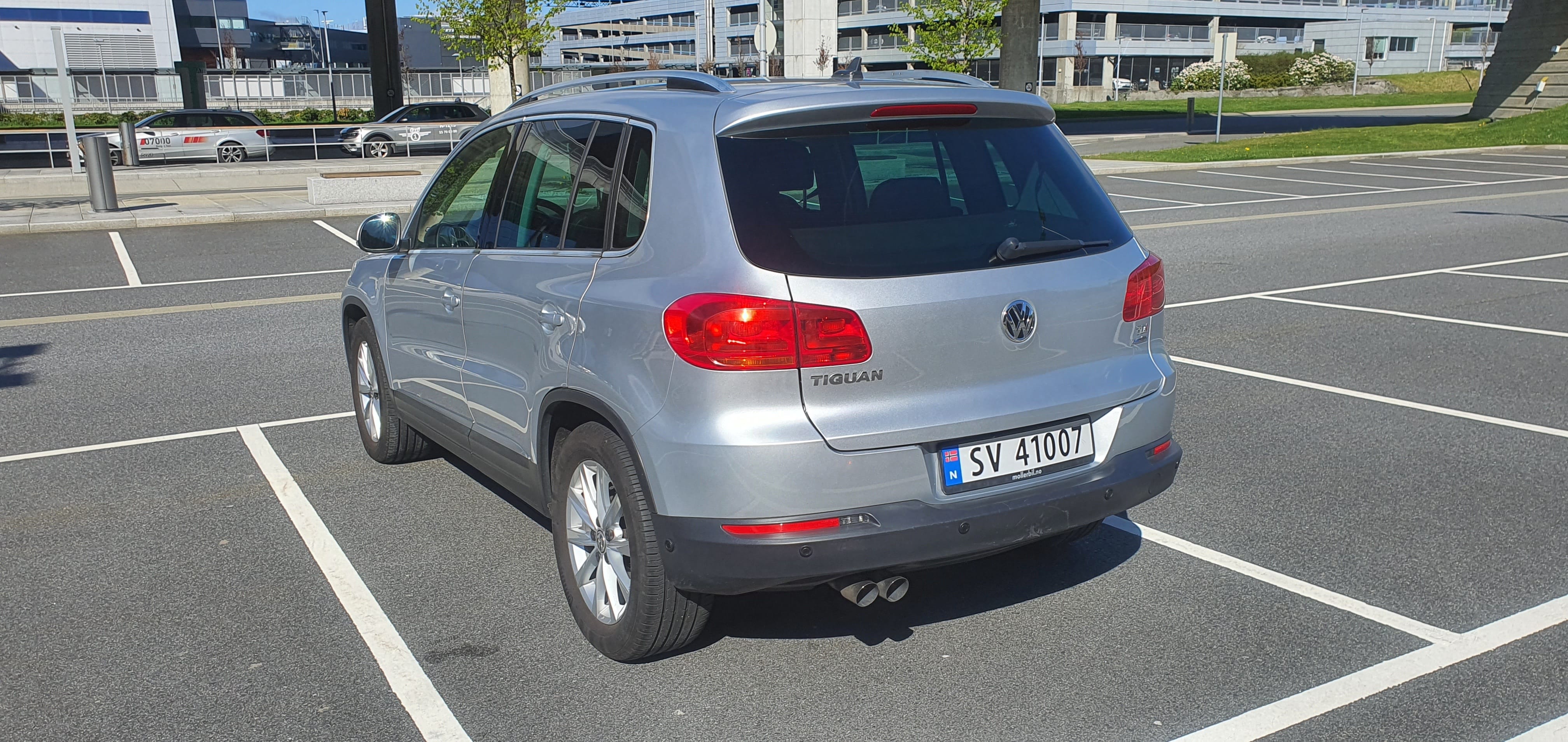 Volkswagen Tiguan 2.0T S med Cruisekontroll