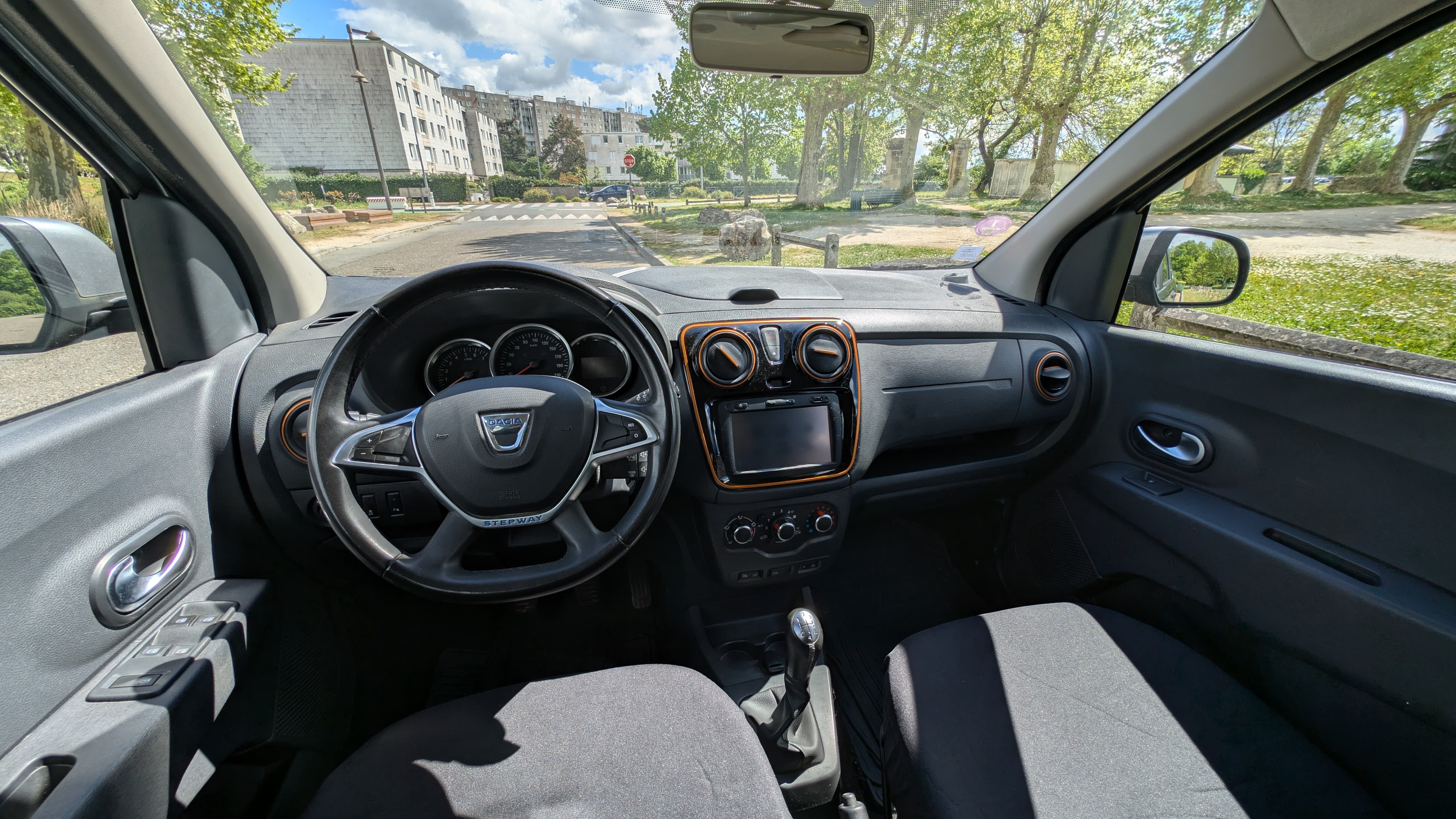 Dacia Lodgy EL75 avec Audio Bluetooth