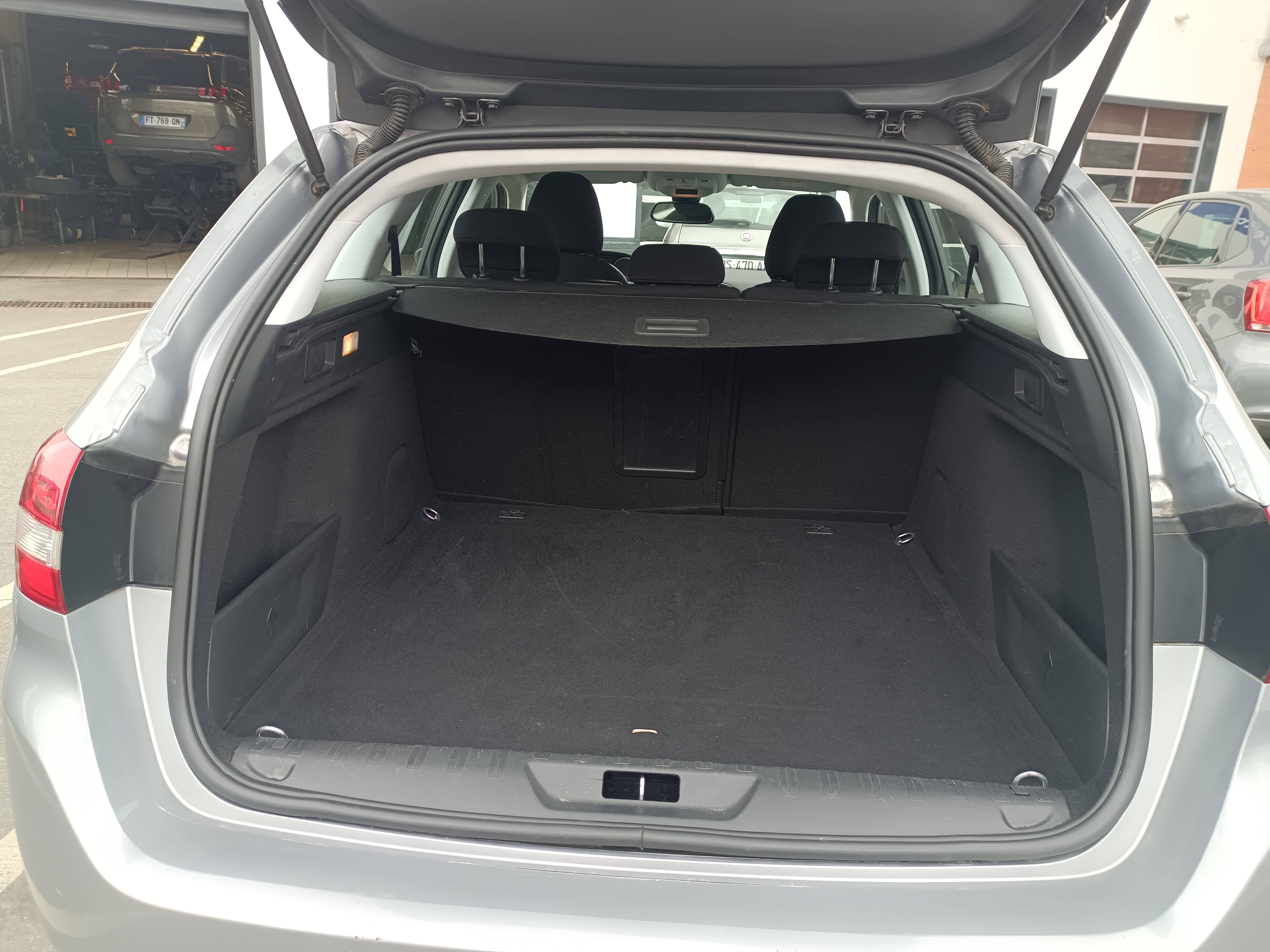 Peugeot 308 avec Siège bébé