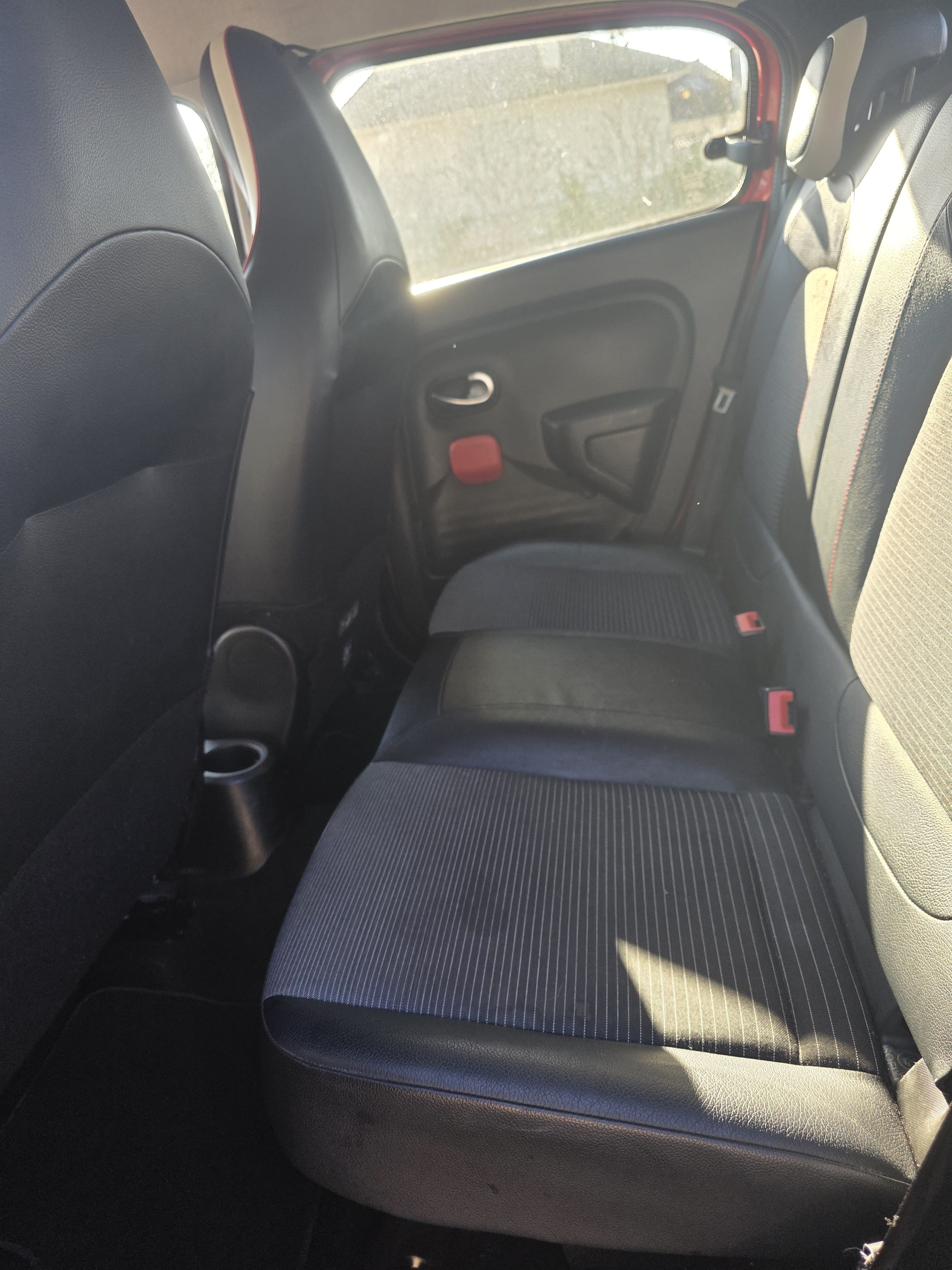 Renault Twingo III avec Entrée audio / iPod
