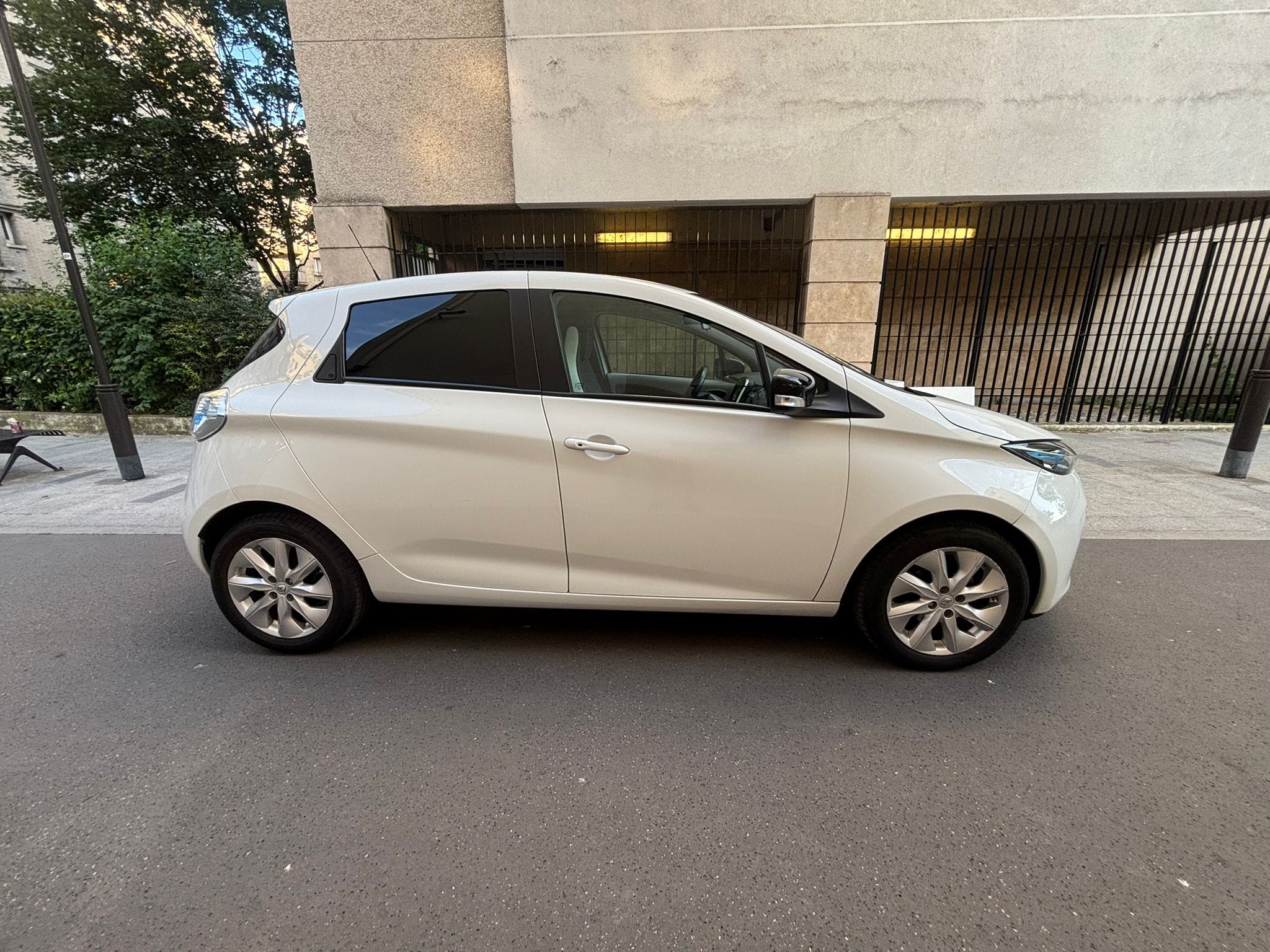 Renault ZOE Intens – Autonomie Urbaine 22 kW – 100 % électrique, stationnement gratuit avec Climatisation