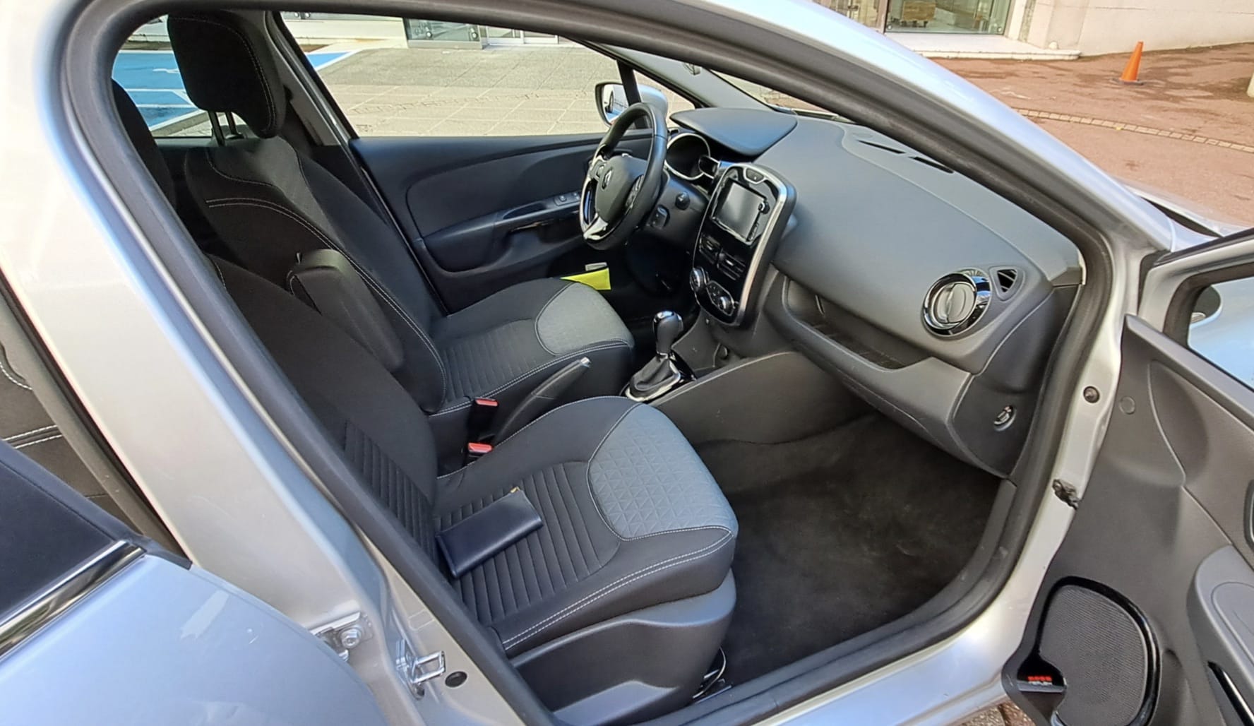Renault Clio 1.2 Essence avec Siège bébé