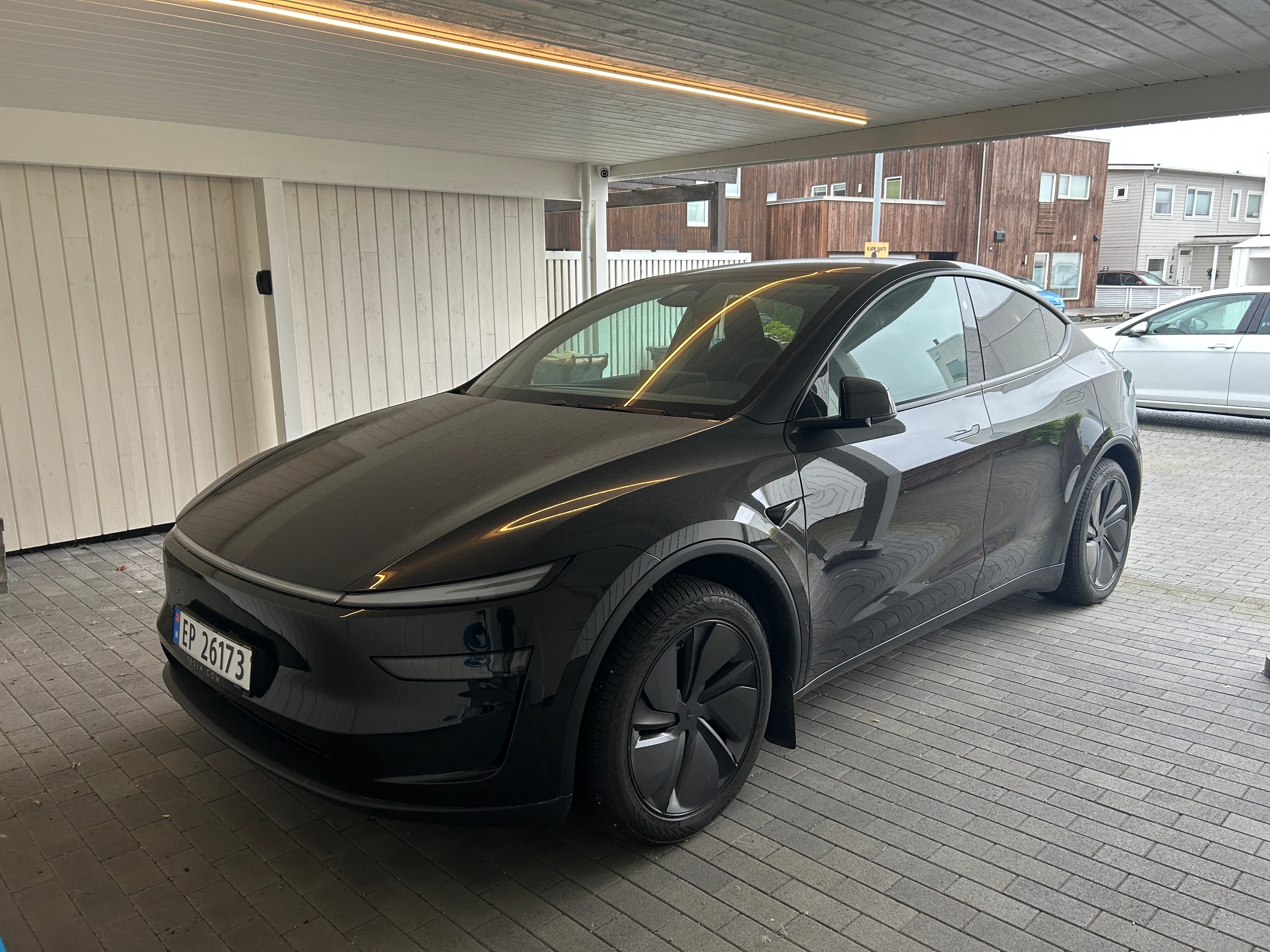 Tesla Model Y Long Range, 2025, Electric, automatic