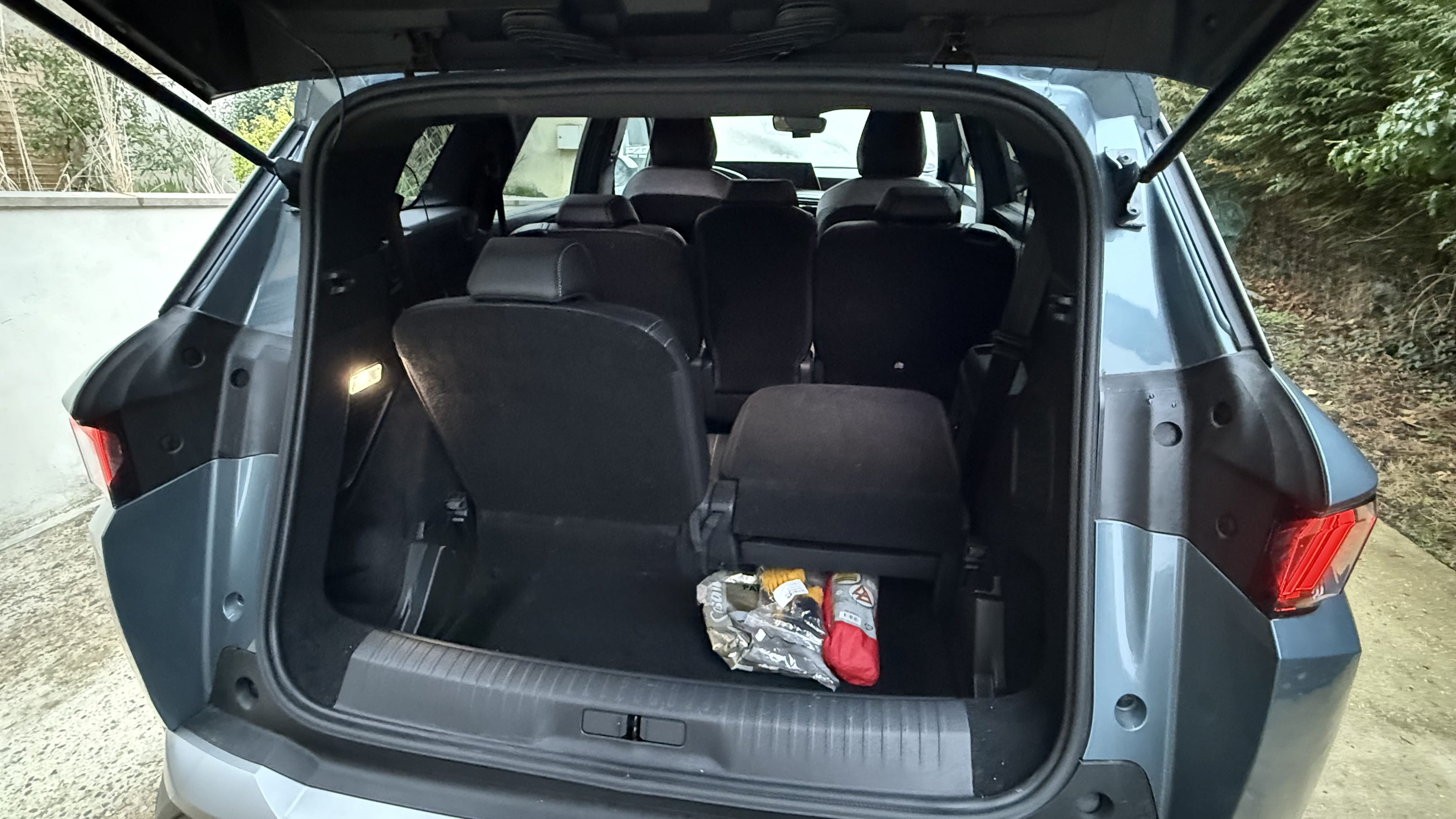 Peugeot 5008 1.2 ESSENCE HYBRIDE avec Audio Bluetooth