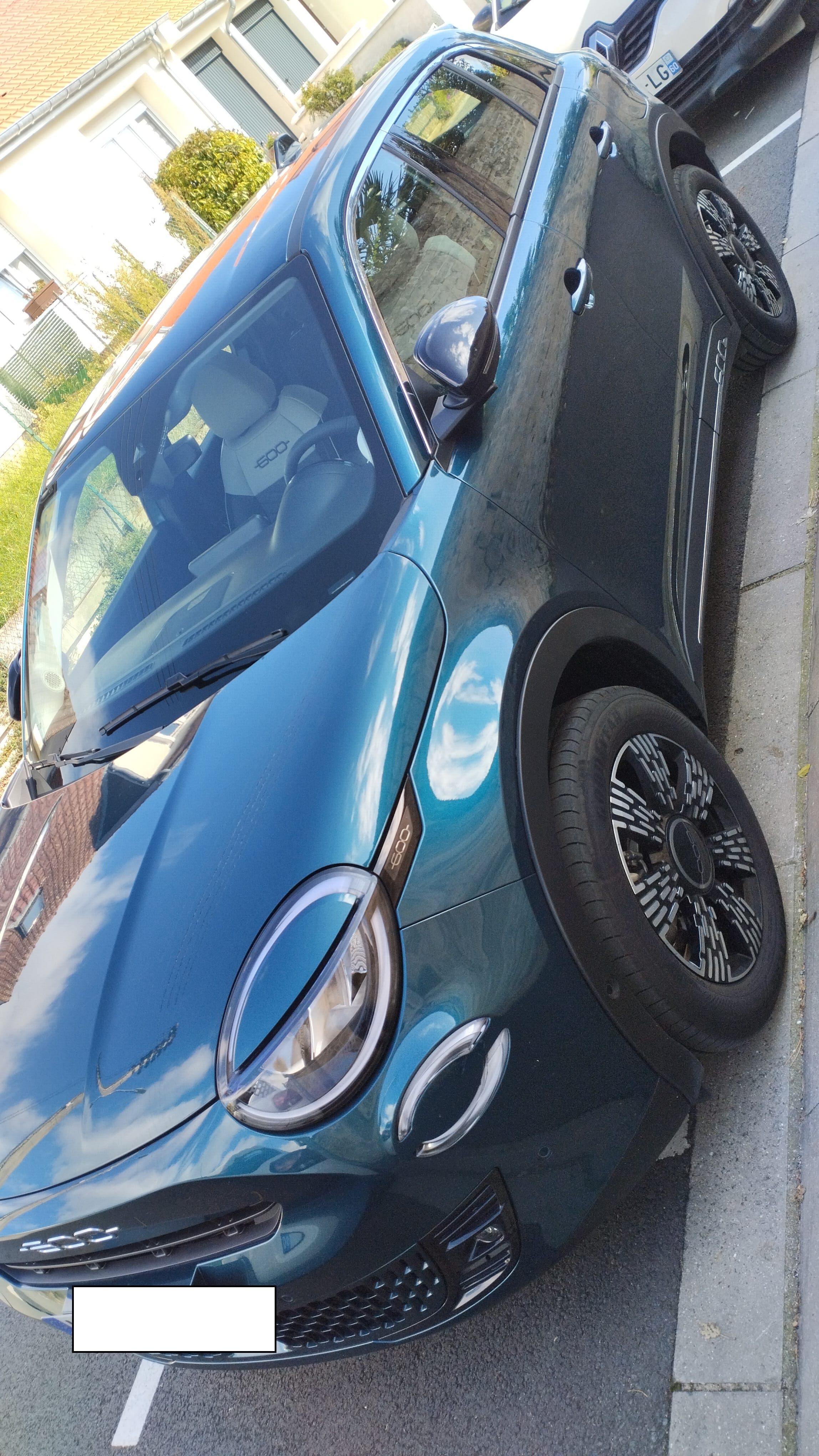 Fiat 600, 2025, Essence 95 / Électrique (hybride), automatique