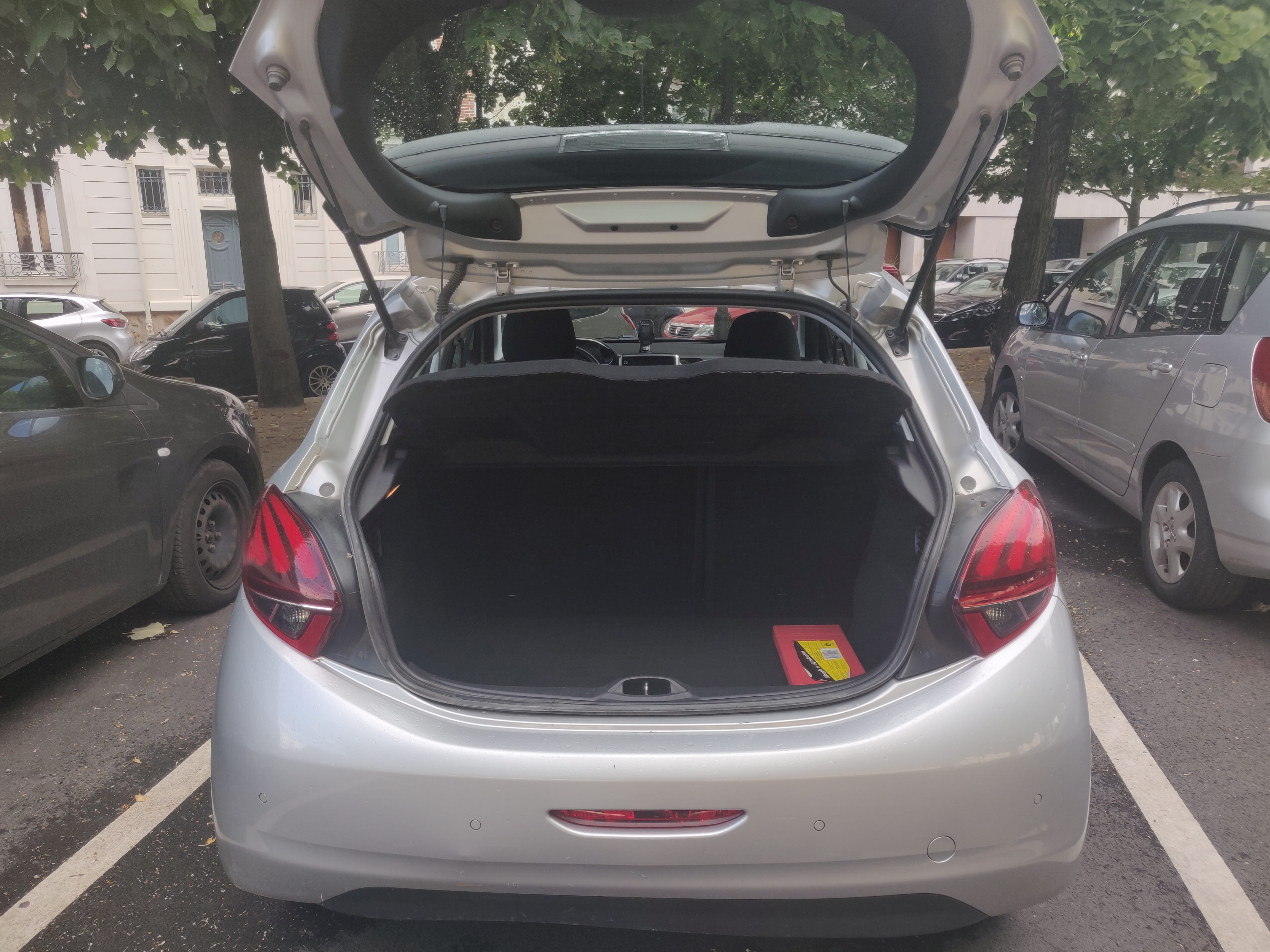 Peugeot 208 avec Entrée audio / iPod