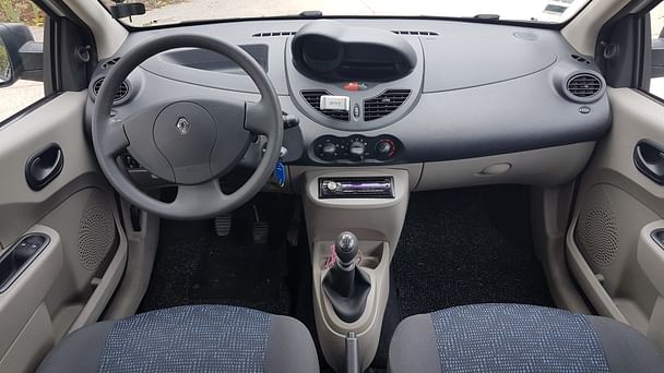 Renault Twingo Gare - Arrêt Voltaire Tram L3 - Bluetooth