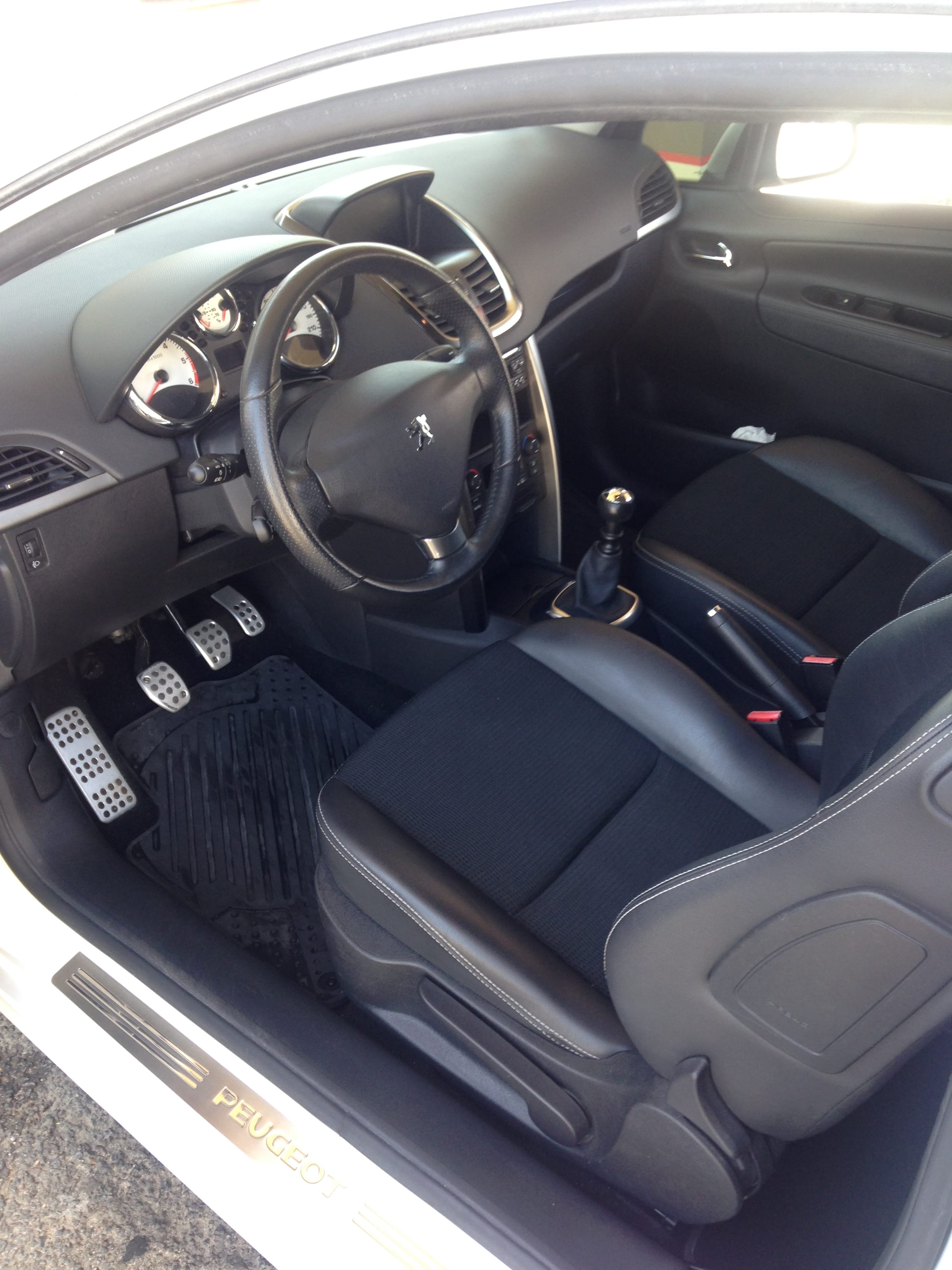 Peugeot 207 avec GPS