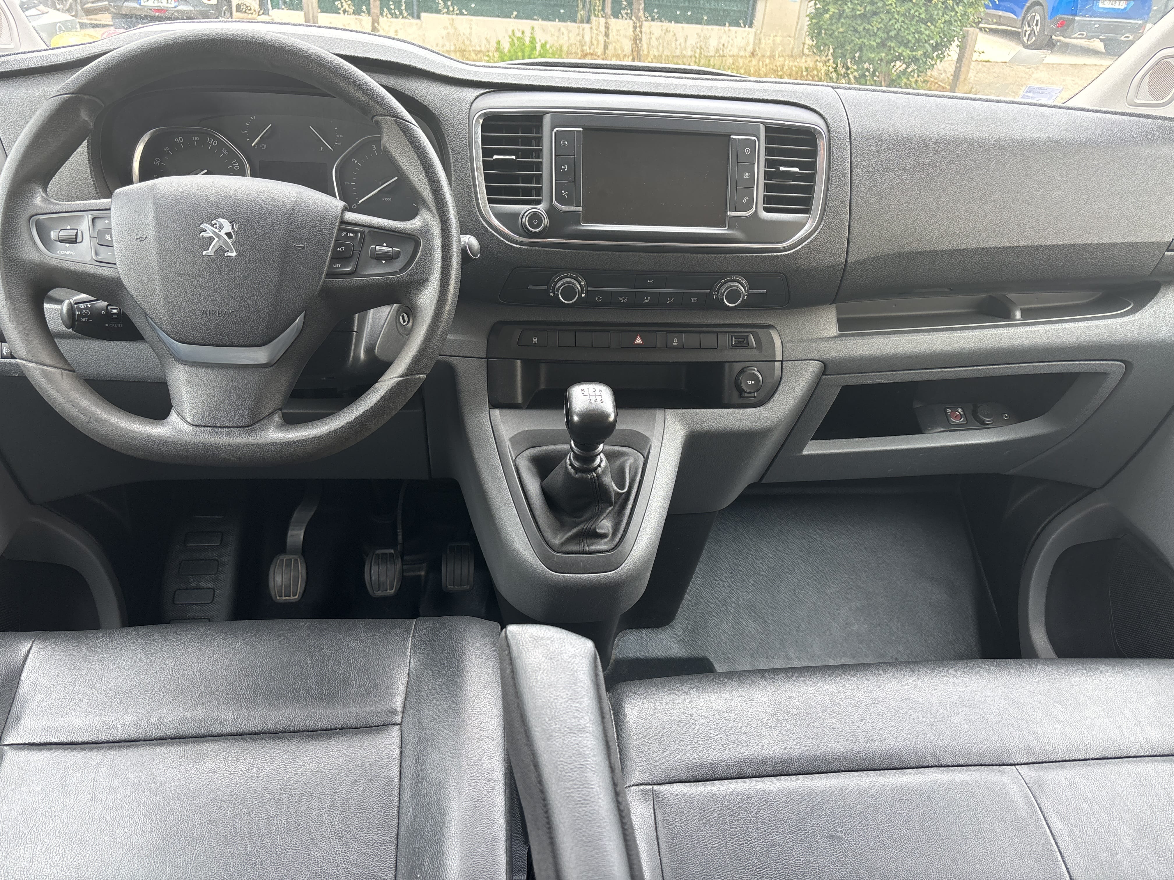 Peugeot Traveller avec GPS