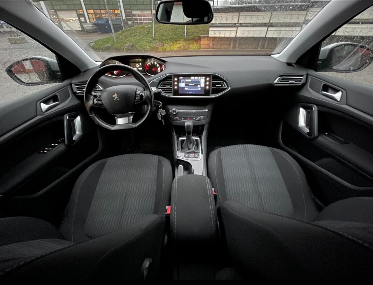 Peugeot 308 131hk med Babysete