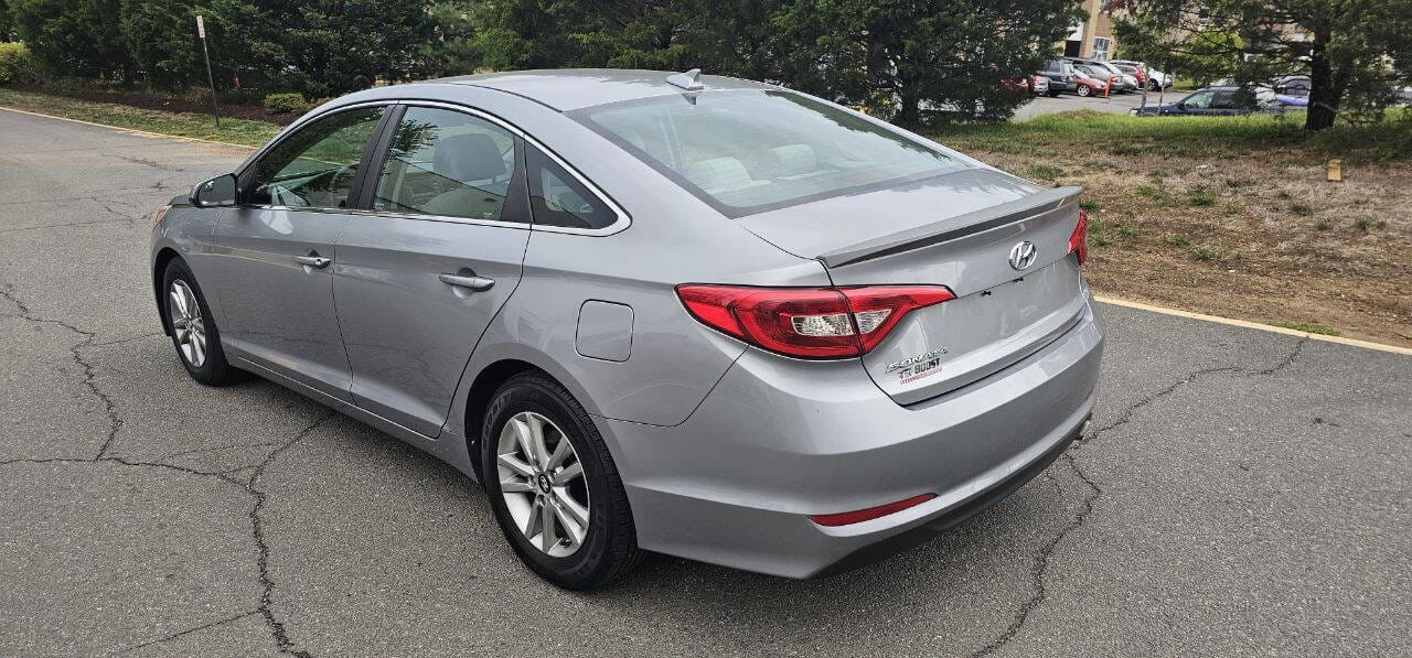 Hyundai Sonata SE with Cruise control