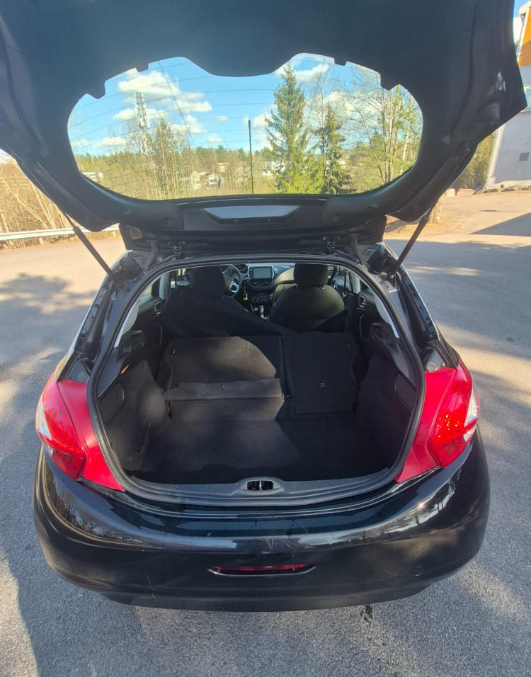 Peugeot 208 with Snow tires