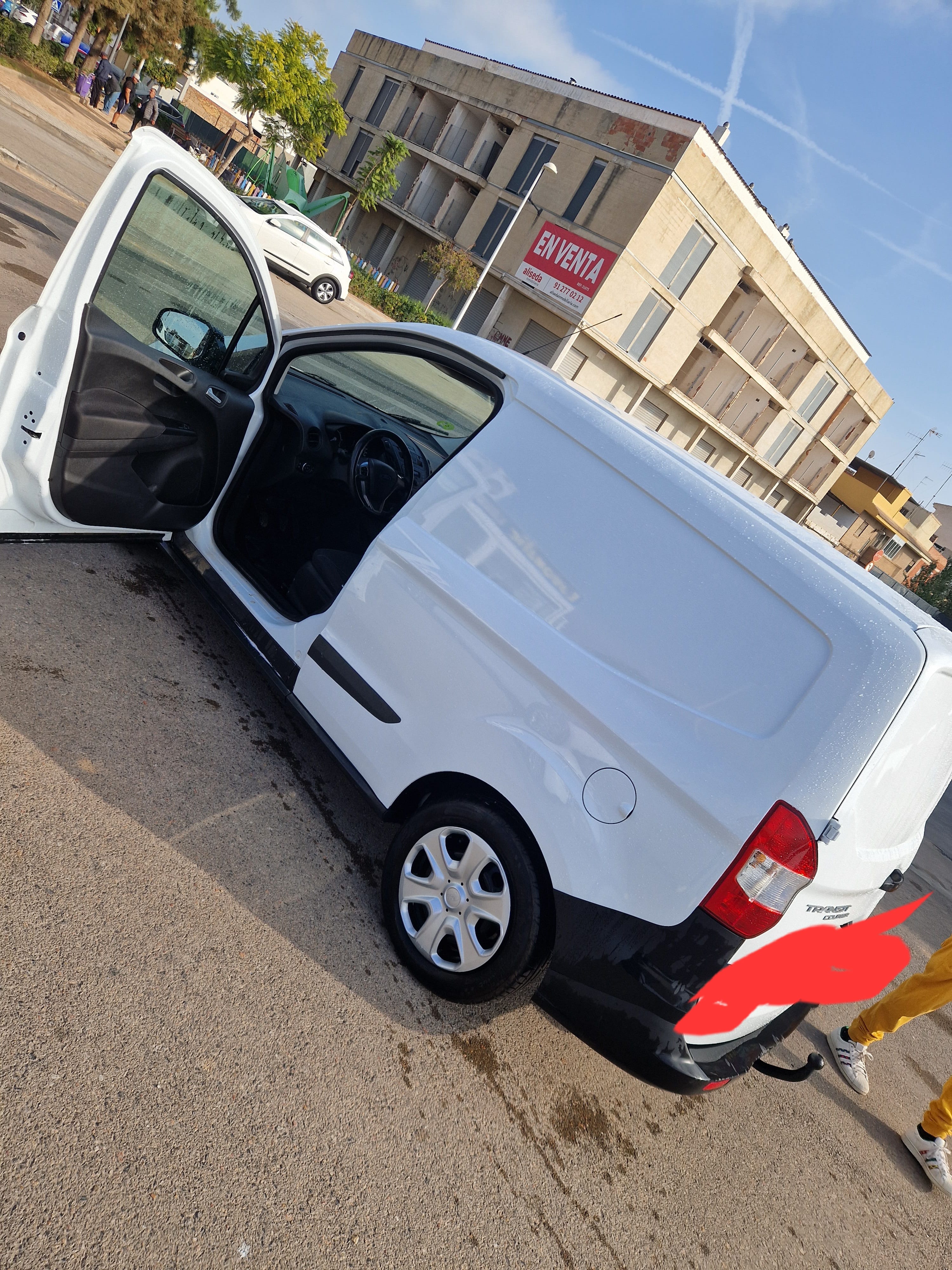 Ford Transit Courier Furgoneta con Enganche