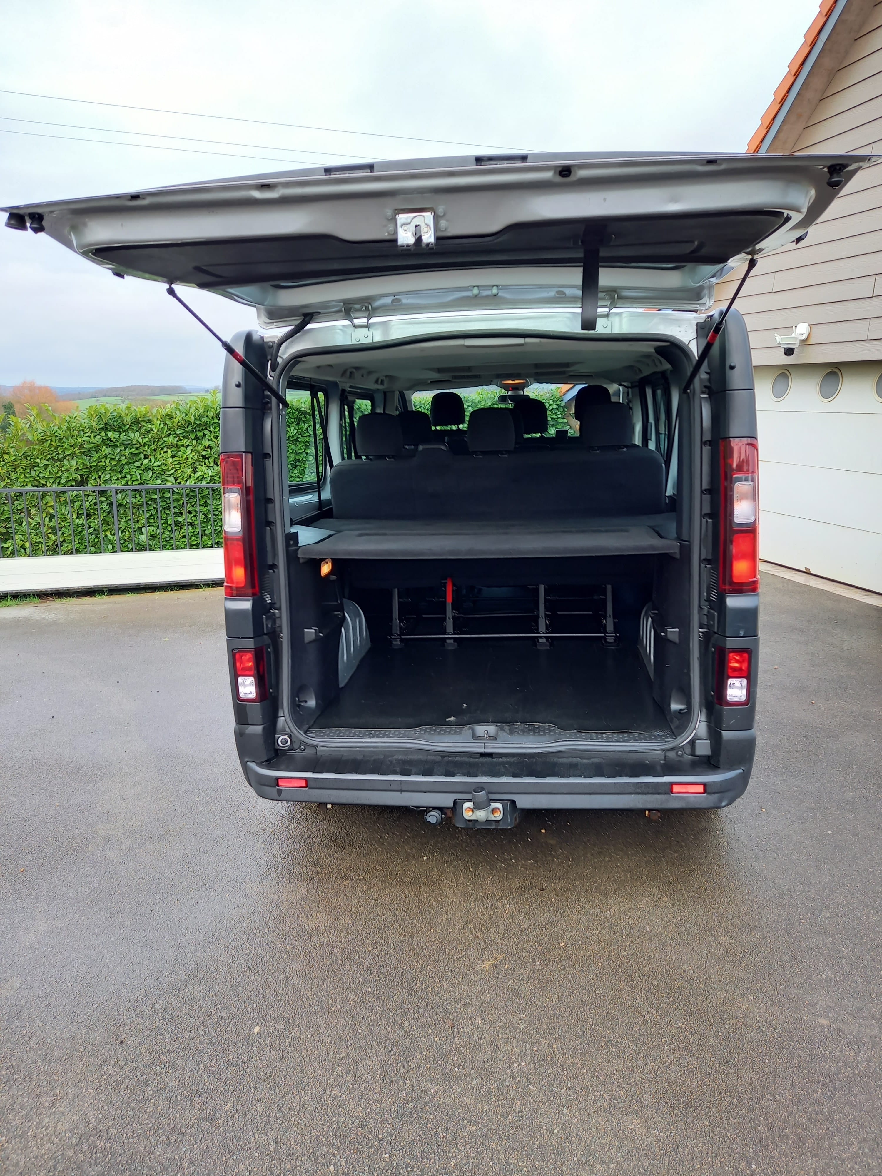 Opel Vivaro Combi avec Audio Bluetooth