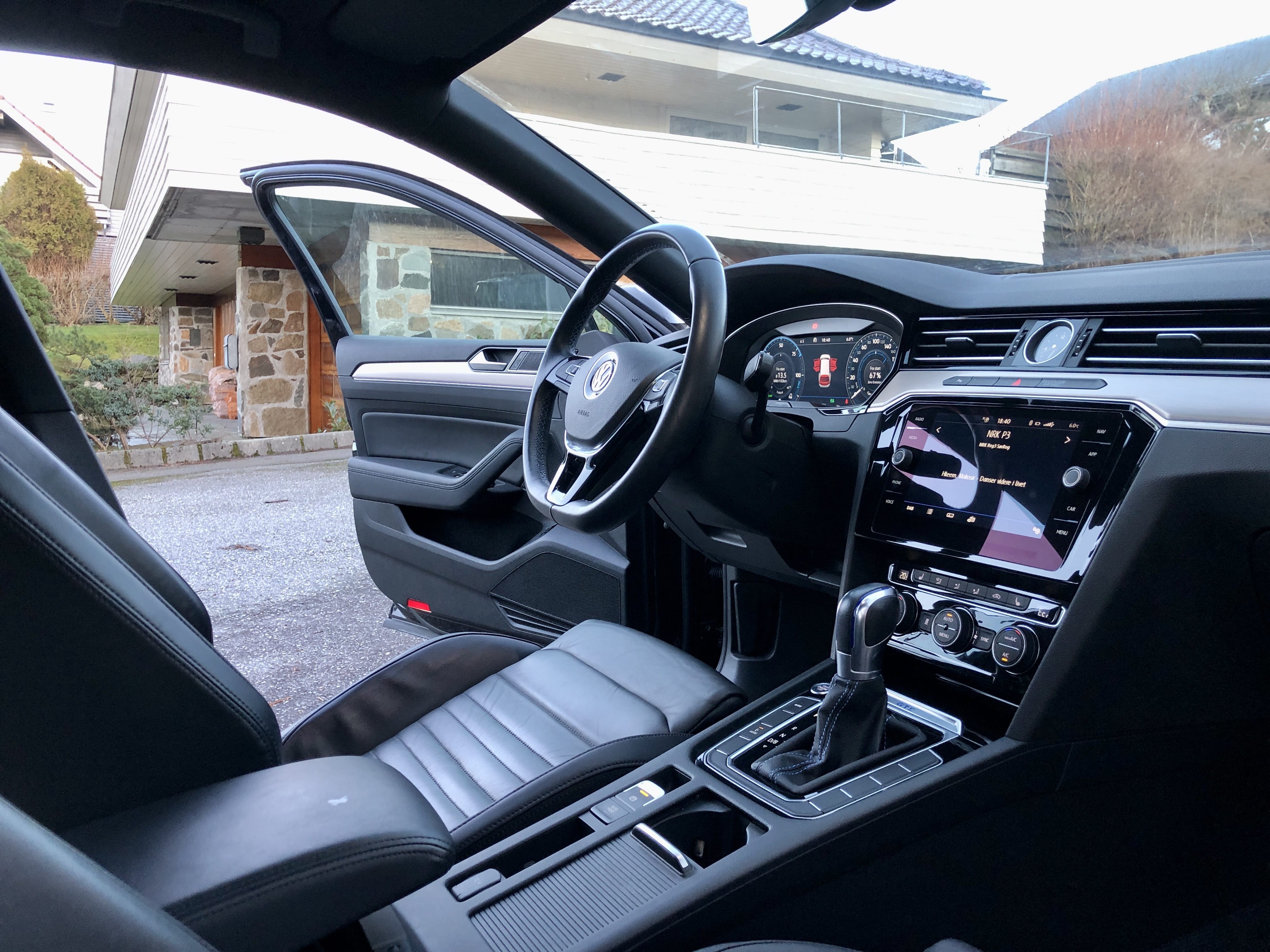 Volkswagen Passat GTE with Bluetooth audio