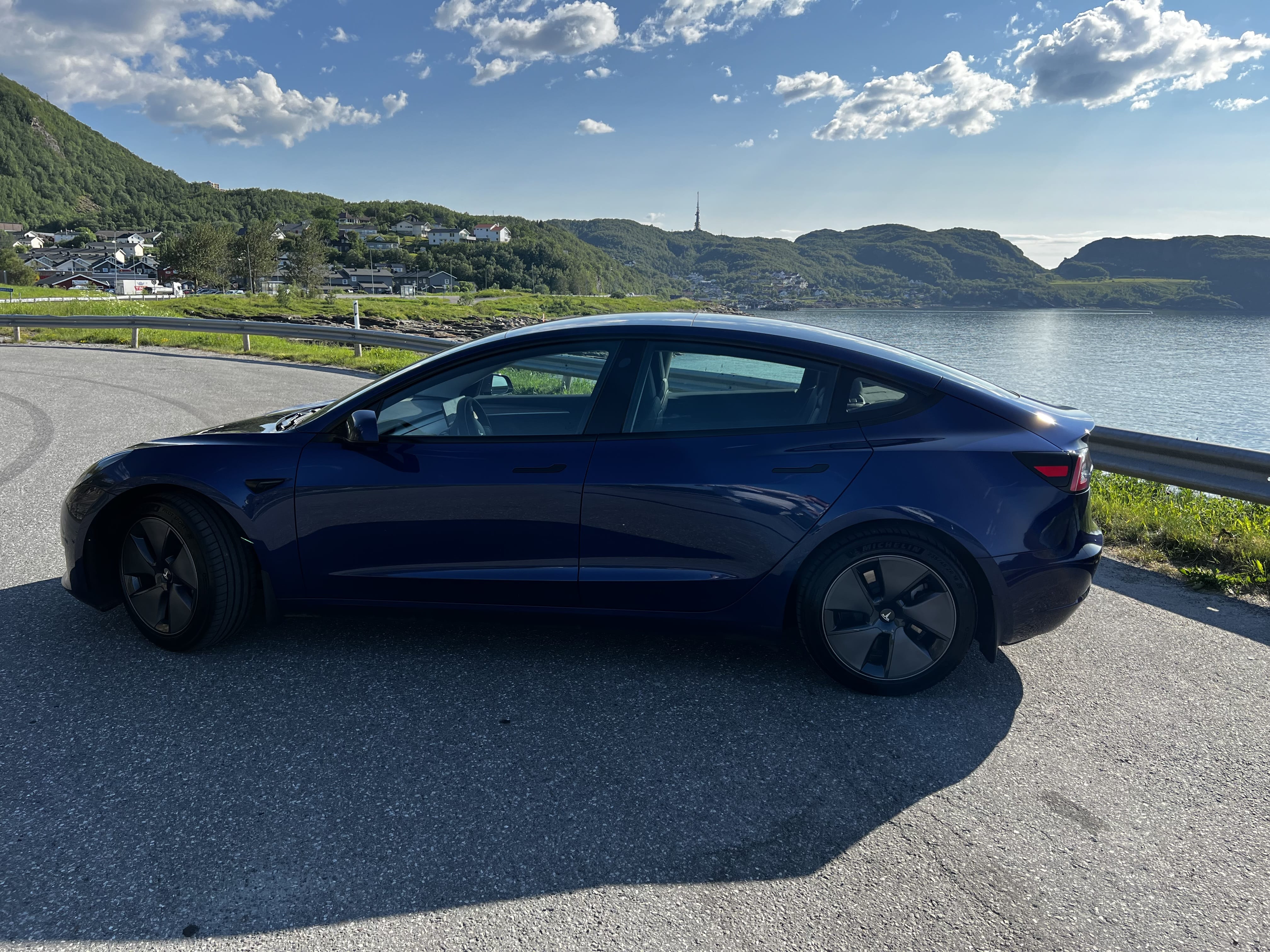 Tesla Model 3 med Cruisekontroll