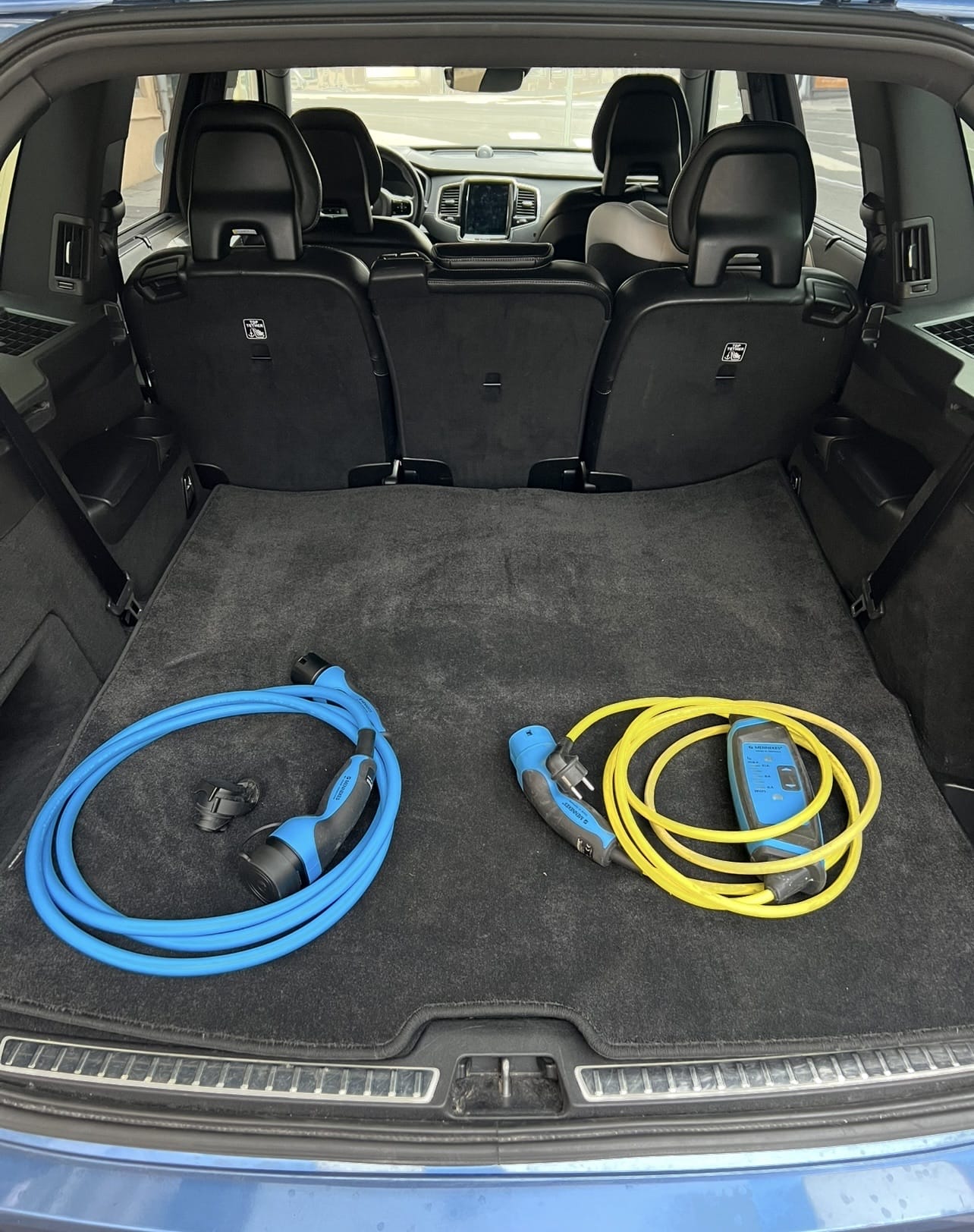 Volvo XC90 T8 R-design with Cruise control