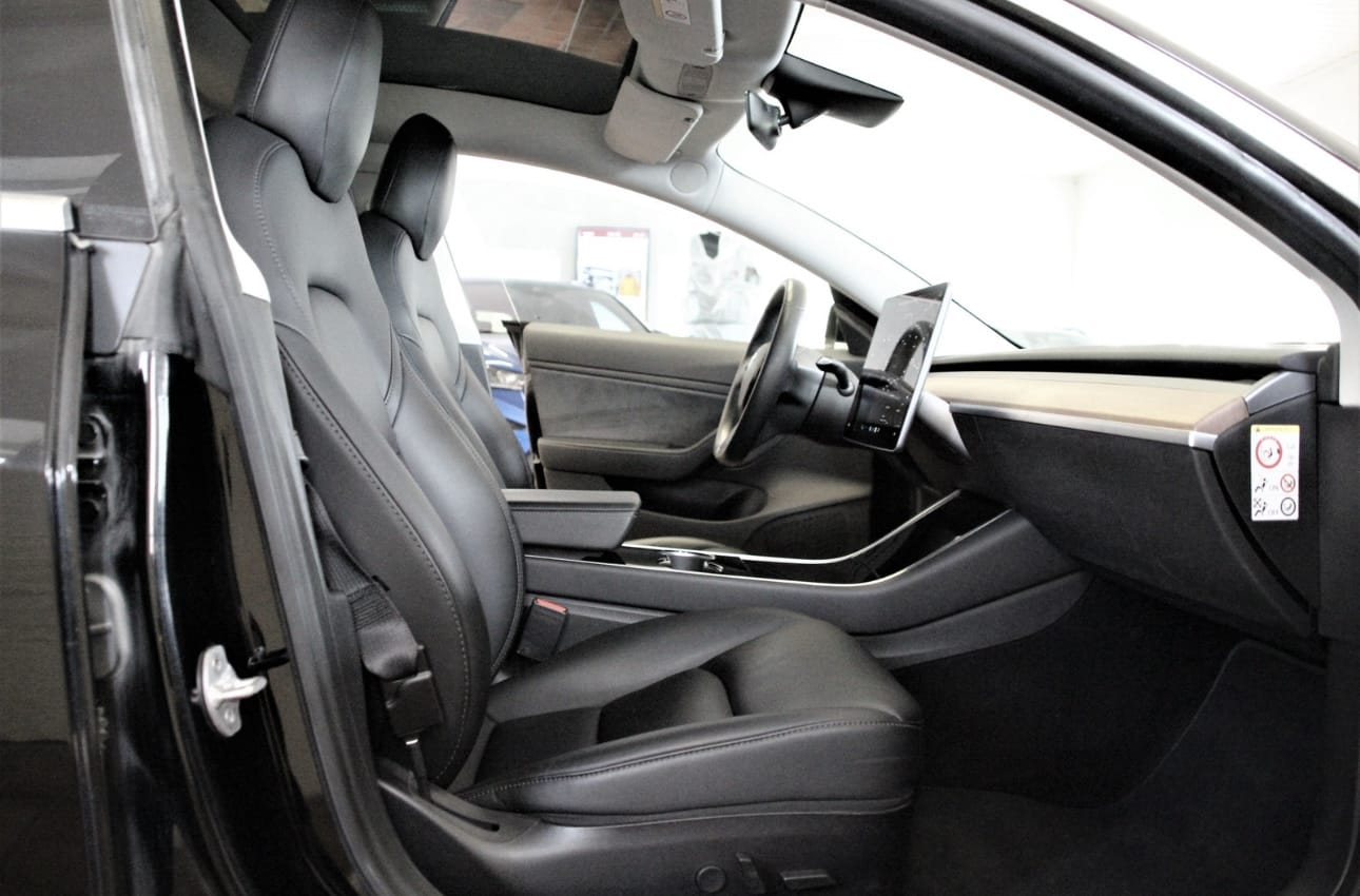 Tesla Model 3 Long Range med Cruisekontroll
