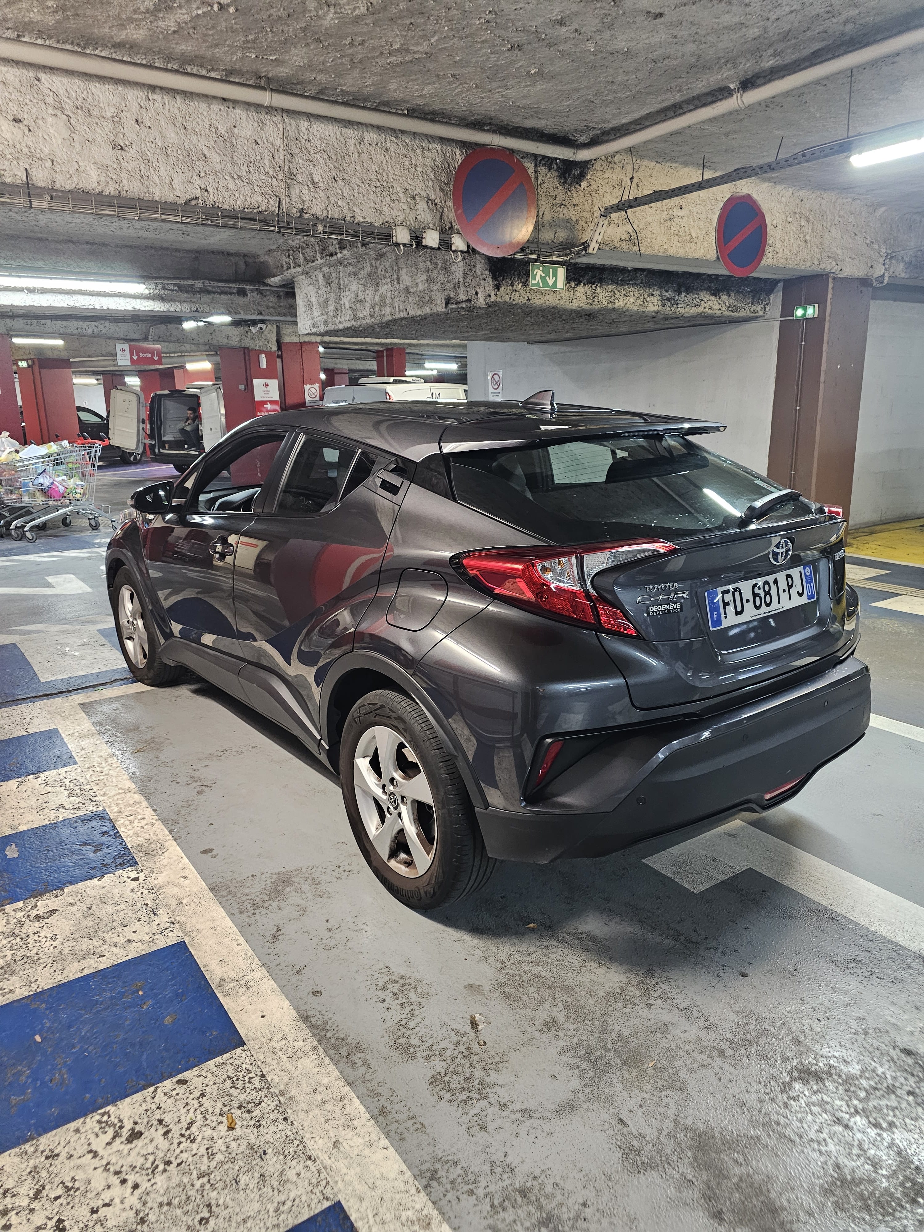 Toyota C-HR Hybrid avec Climatisation
